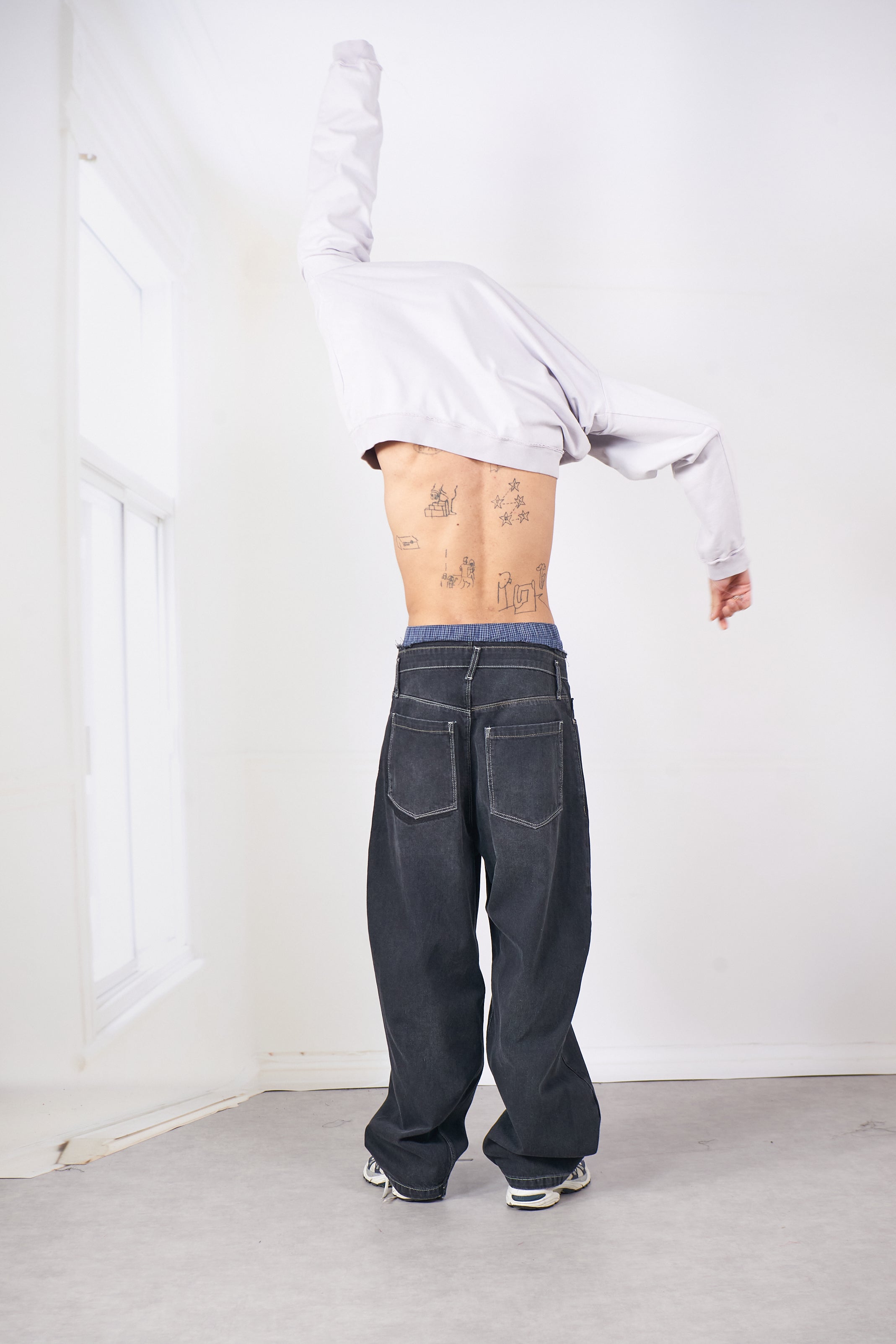 CF.20.06.02.01 WOBBLY JEANS black