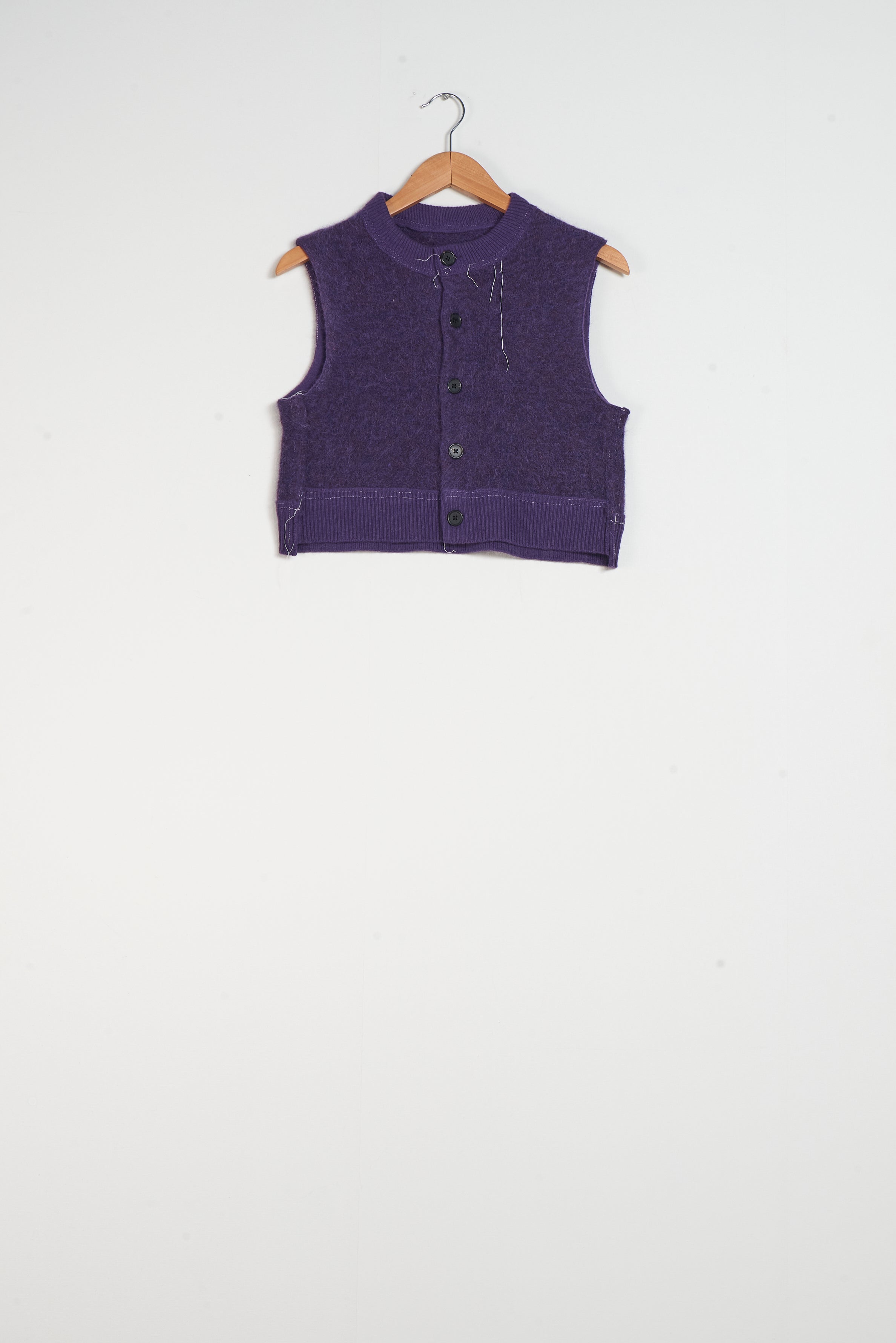 CF.20.03.05.01 HAIRY CROPPED VEST purple