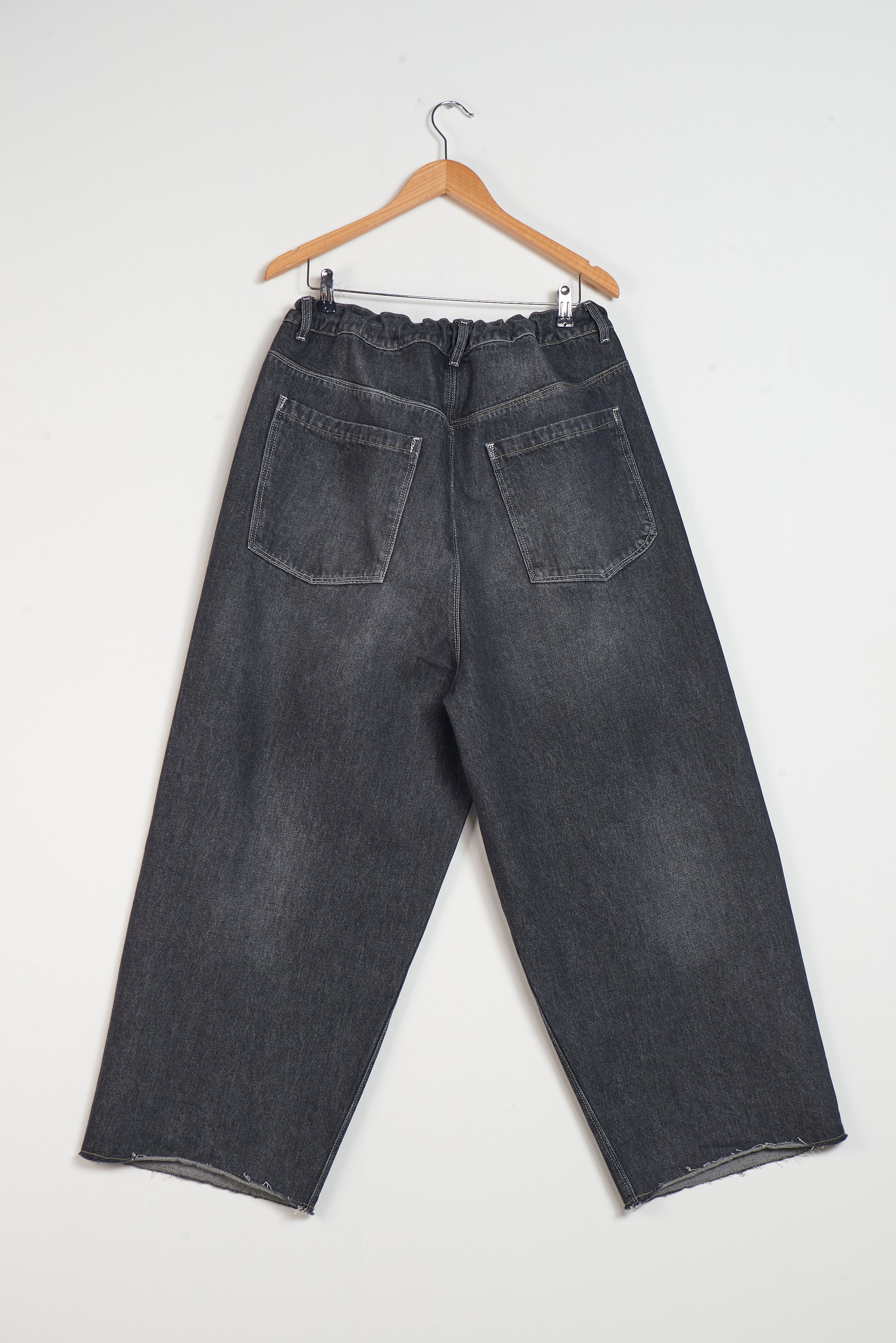 CF.20.06.04.01 BIG JEANS black