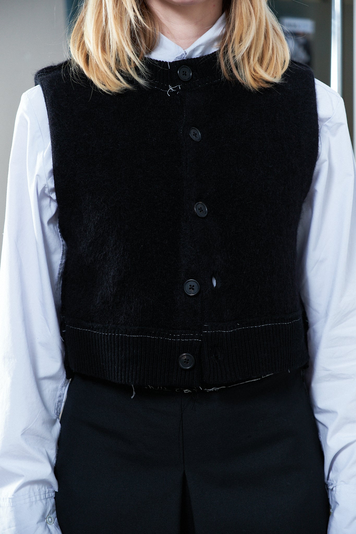 CF.20.03.05.01 HAIRY CROPPED VEST black