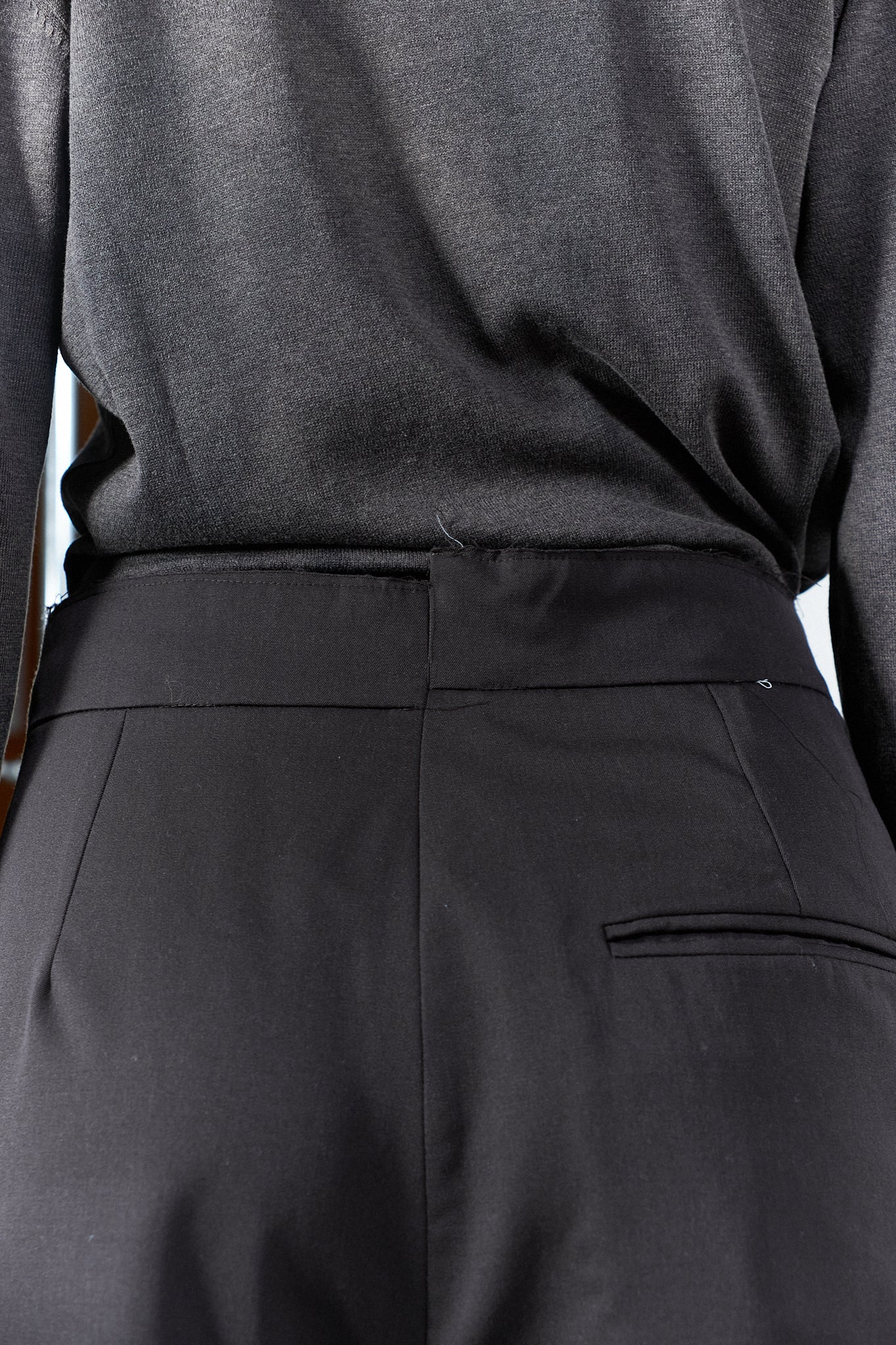 CF.20.06.11.02 SLIM SUIT SHORTS faded black