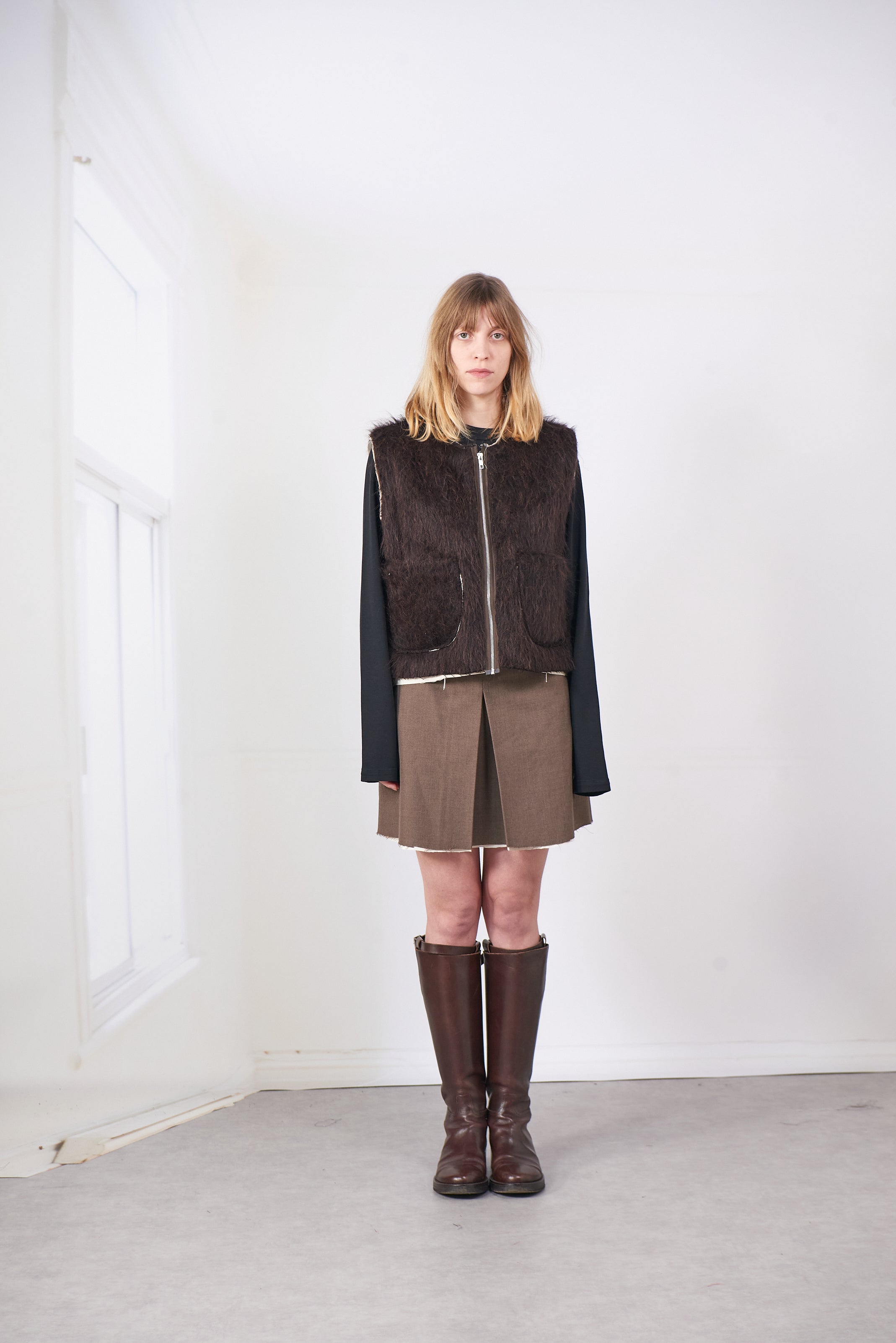 CF.20.05.01.01 SQUARE ZIP VEST brown