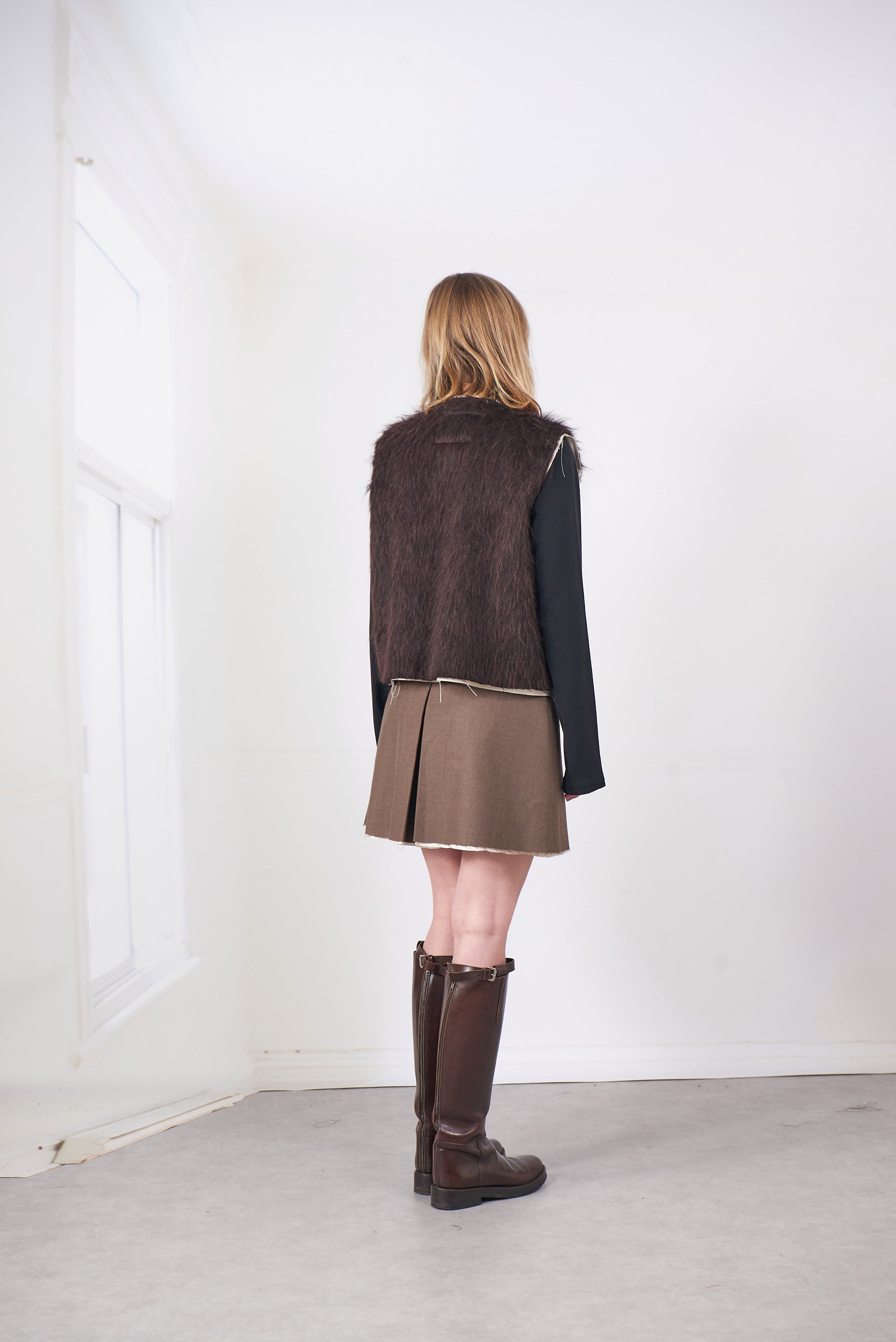 CF.20.05.01.01 SQUARE ZIP VEST brown