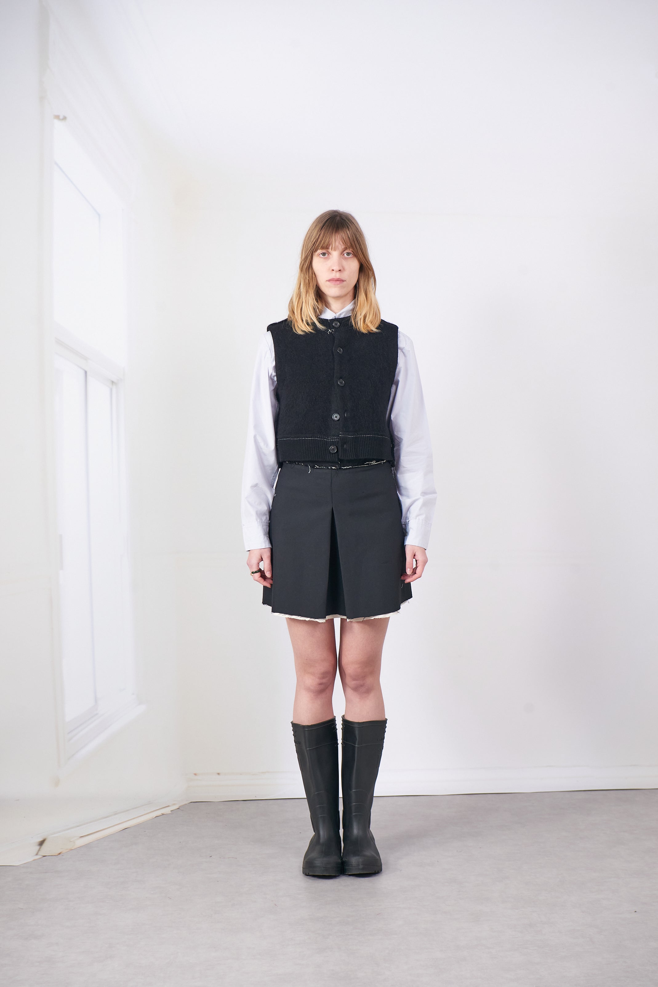 CF.20.03.05.01 HAIRY CROPPED VEST black
