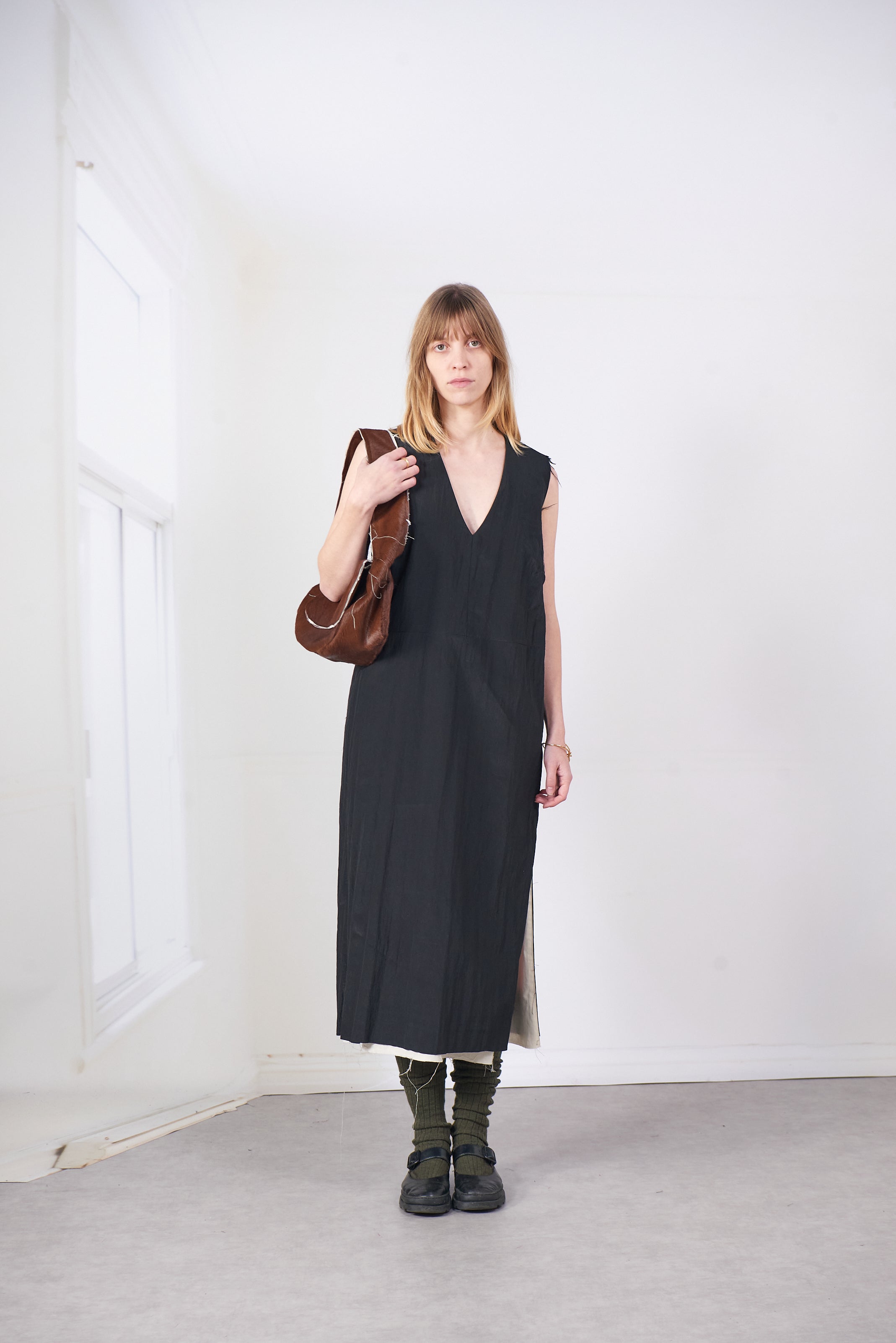 CF.20.08.03.02 V-NECK DRESS black