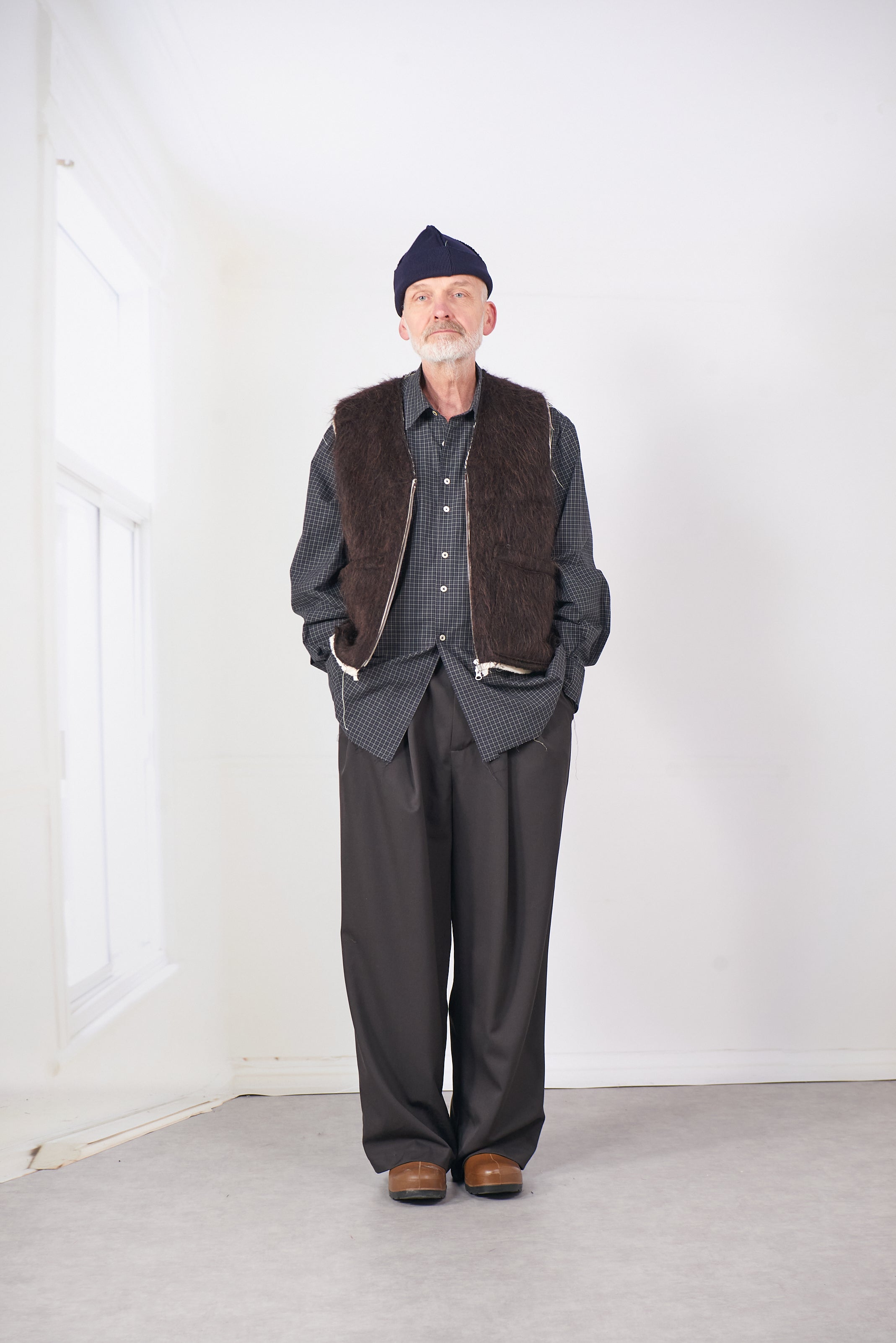 CF.20.05.01.01 SQUARE ZIP VEST brown