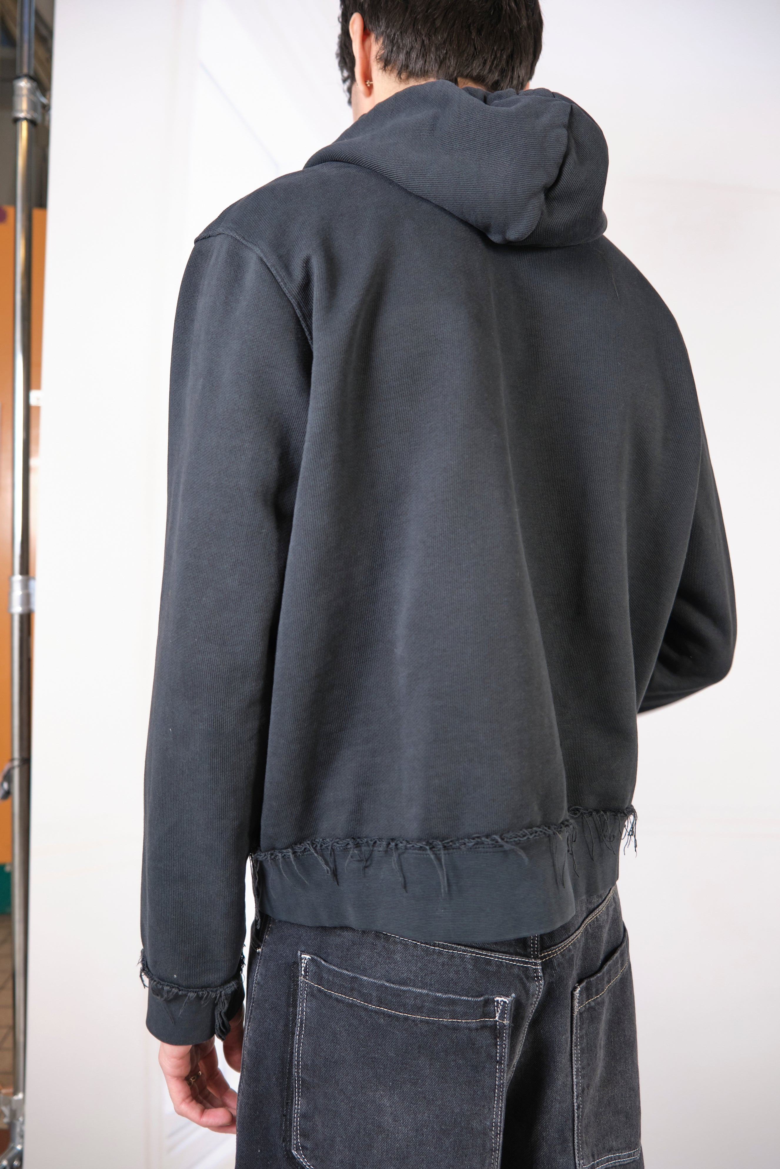 CF.20.02.01.01 FITTED ZIP HOODIE black