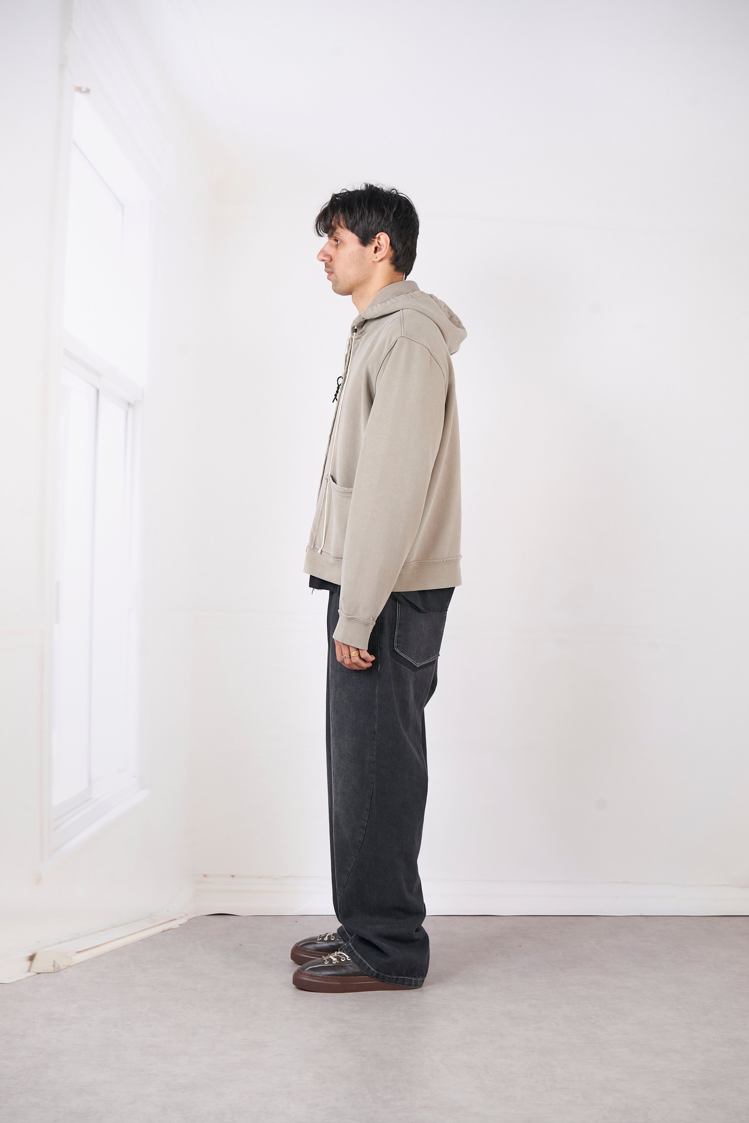 CF.20.02.01.01 FITTED ZIP HOODIE TAUPE – Camiel Fortgens