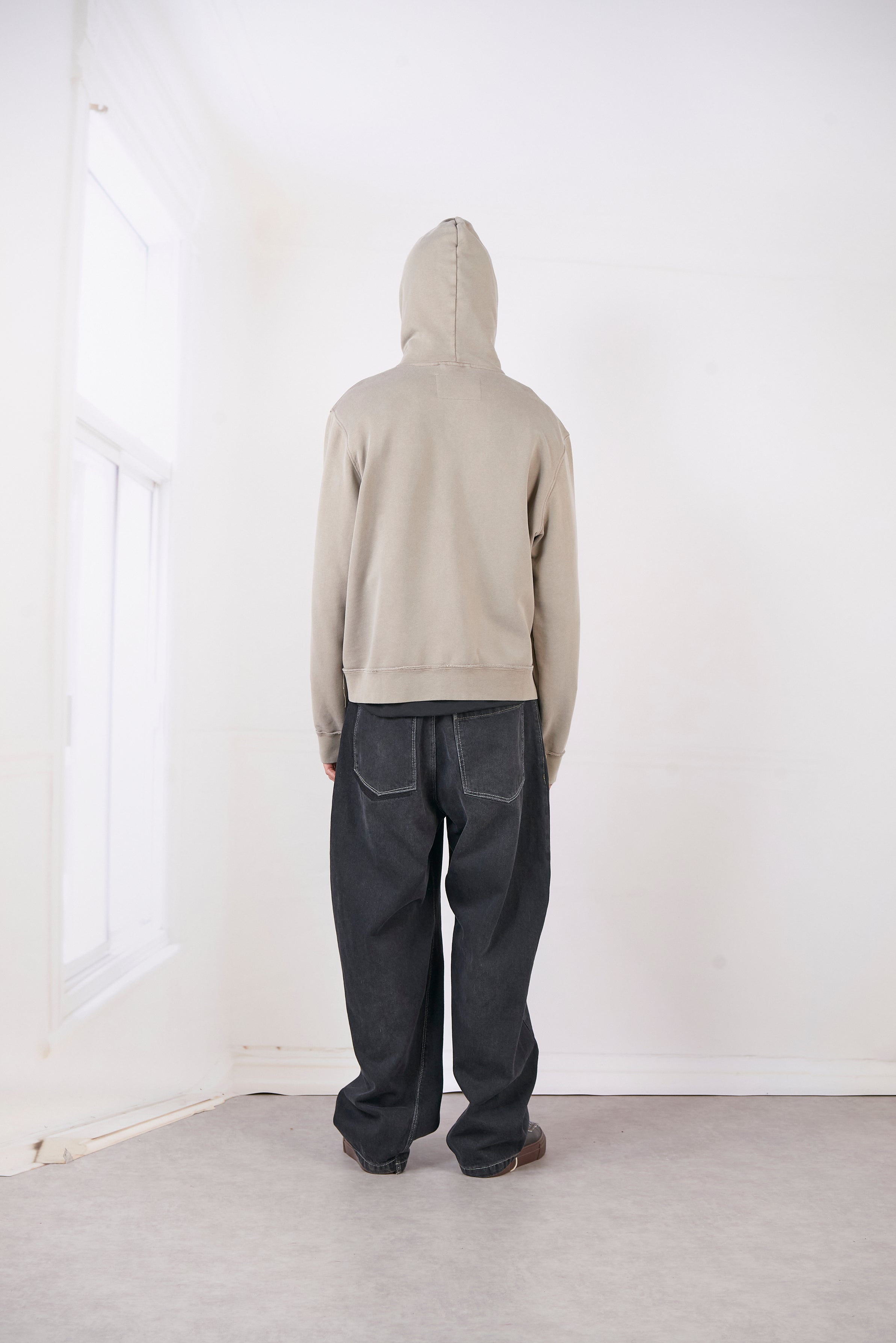 CF.20.02.01.01 FITTED ZIP HOODIE taupe