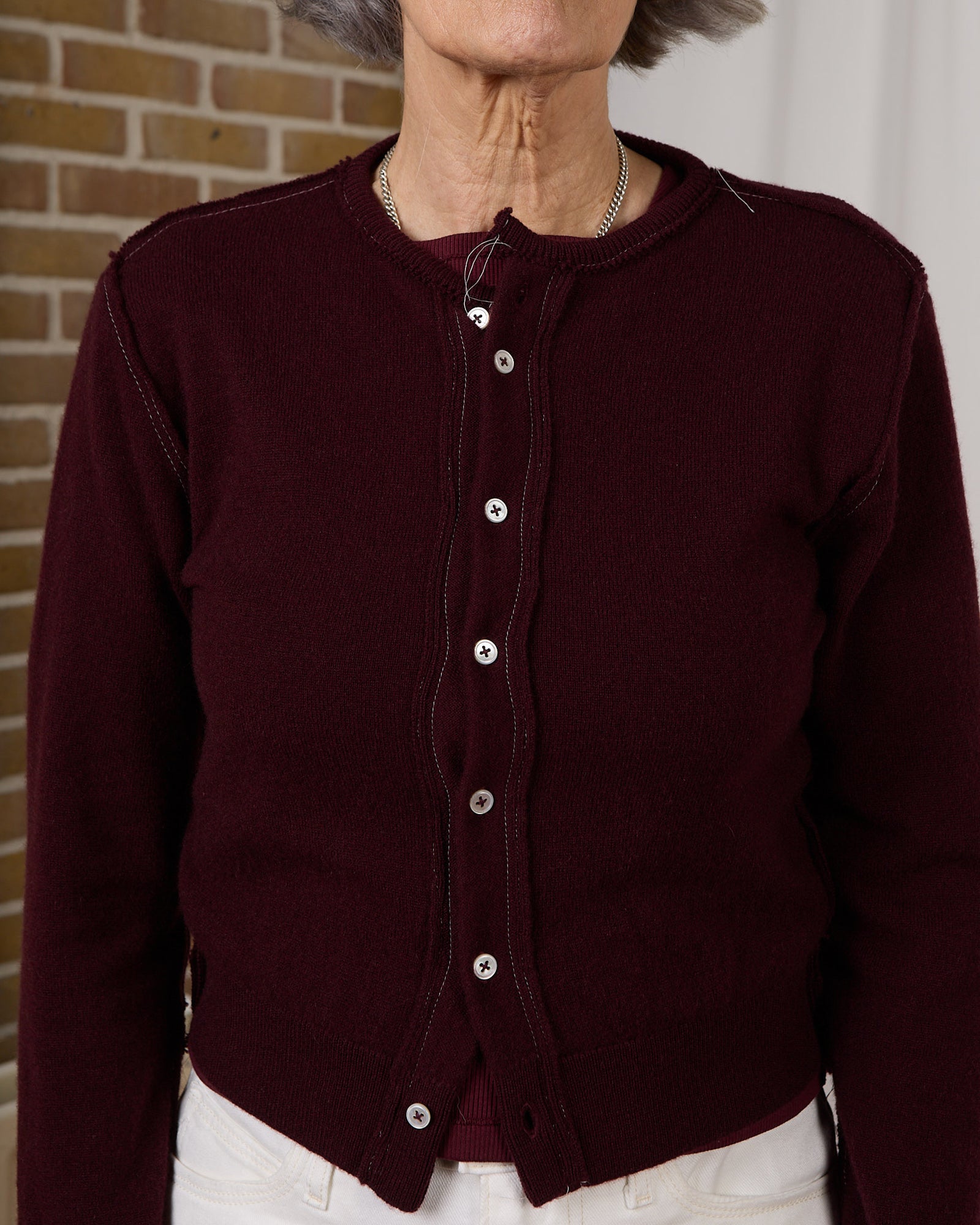 CF.23.03.03.01 ROUND-NECK CARDIGAN VEST cashmere jersey dark burgundy
