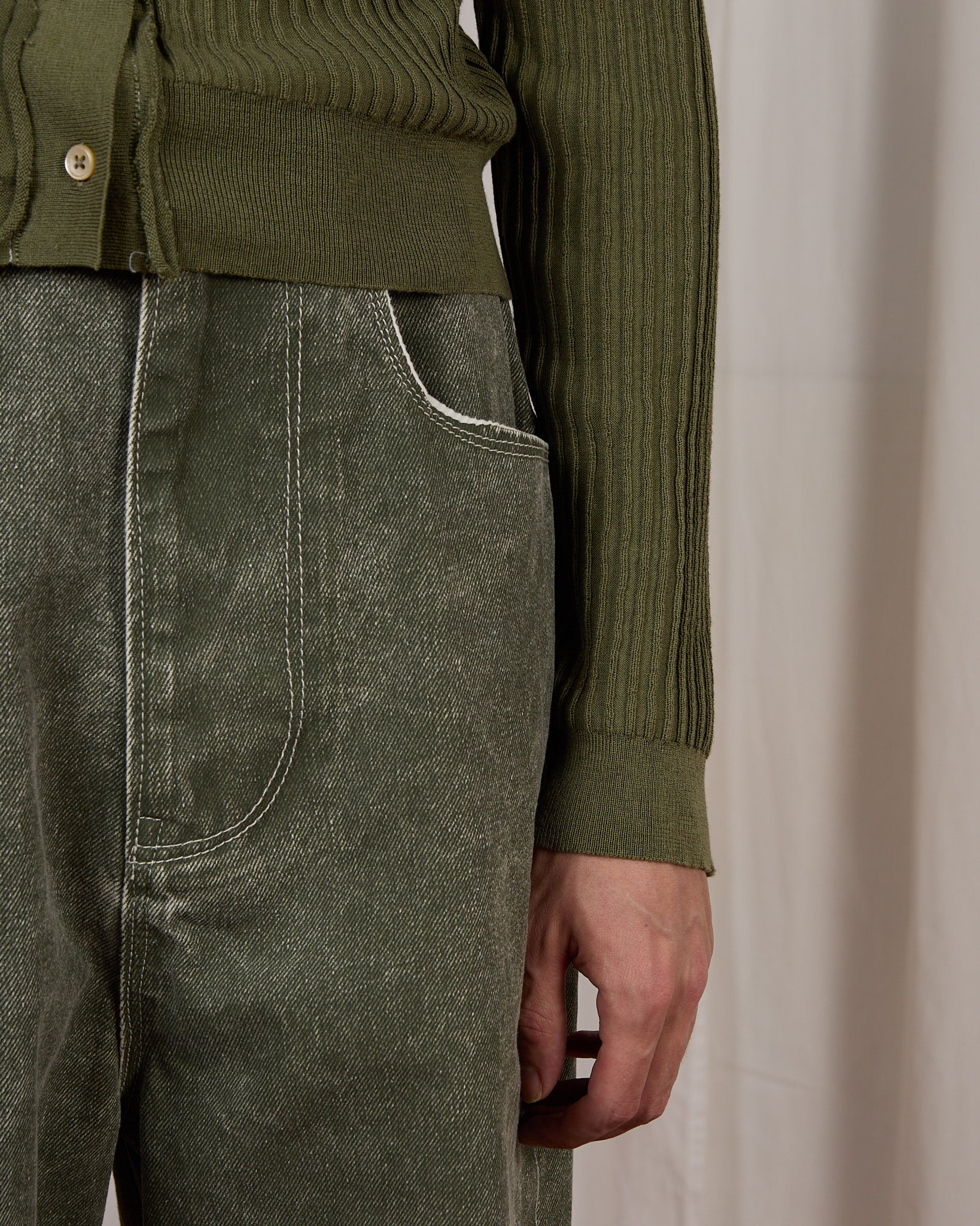 CF.23.15.03.01 WOBBLY JEANS coated denim green