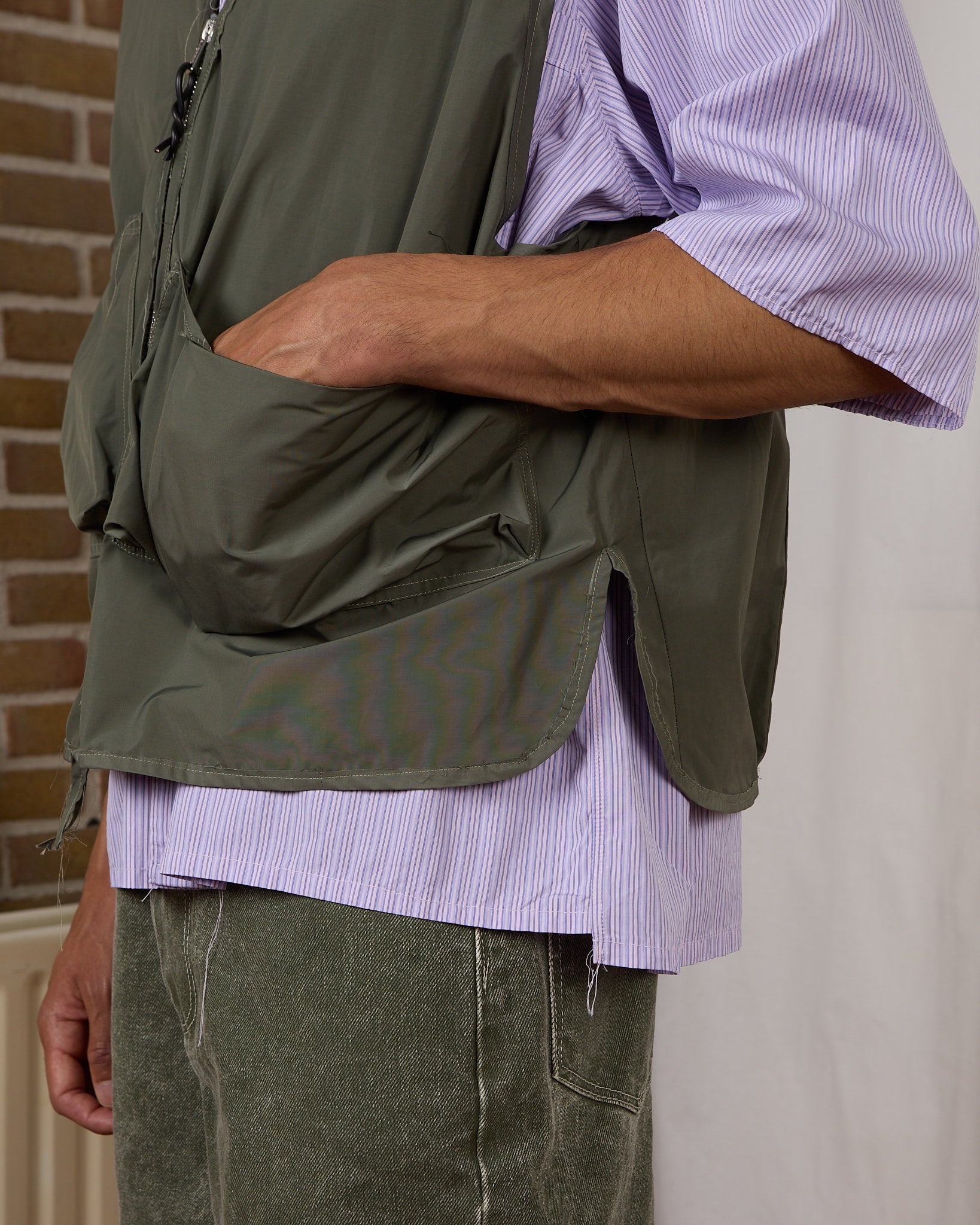 CF.23.05.05.01 PURSE VEST technical dark sage
