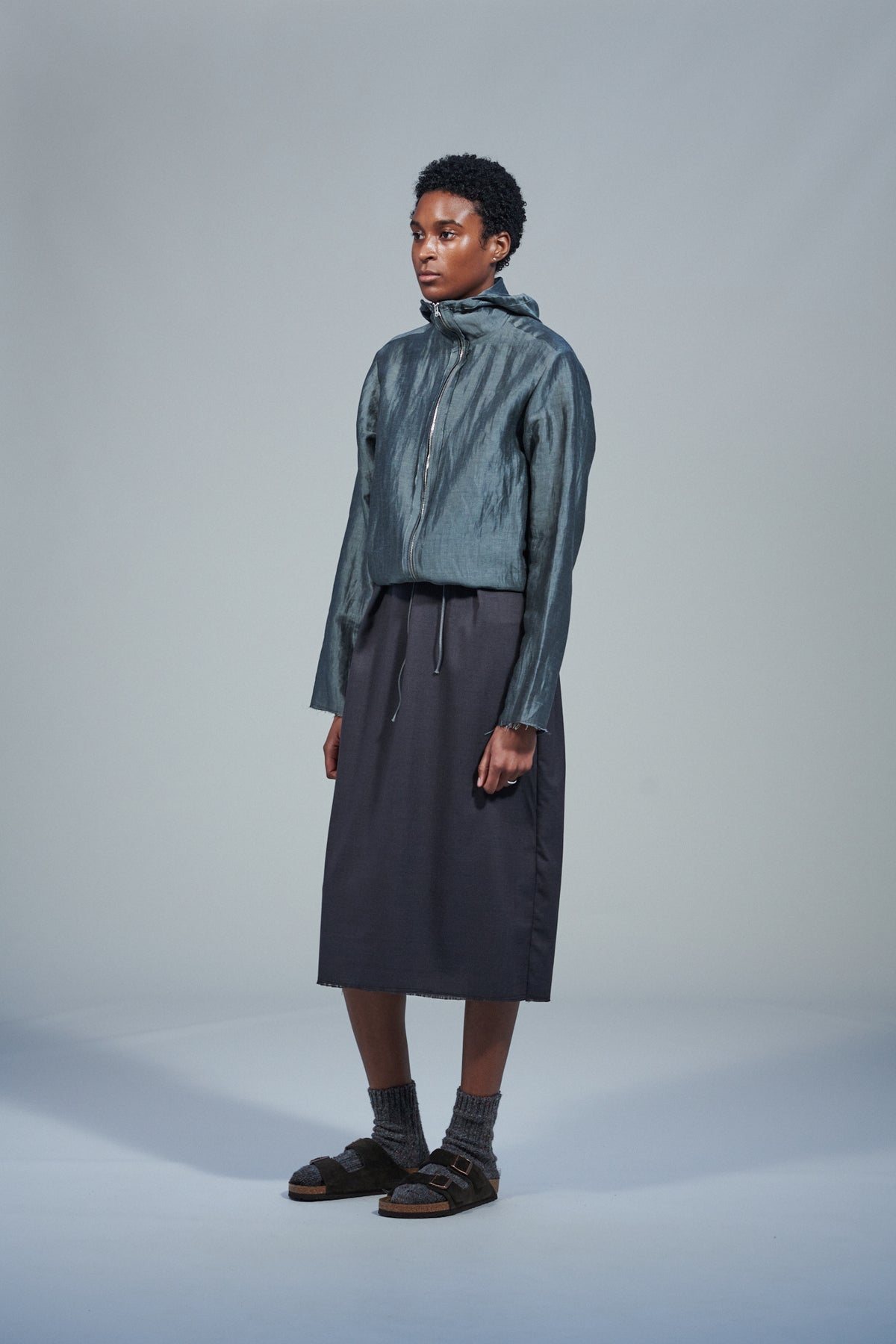 CF.22.09.02.02 FITTED HOODED JACKET silk/linen grey