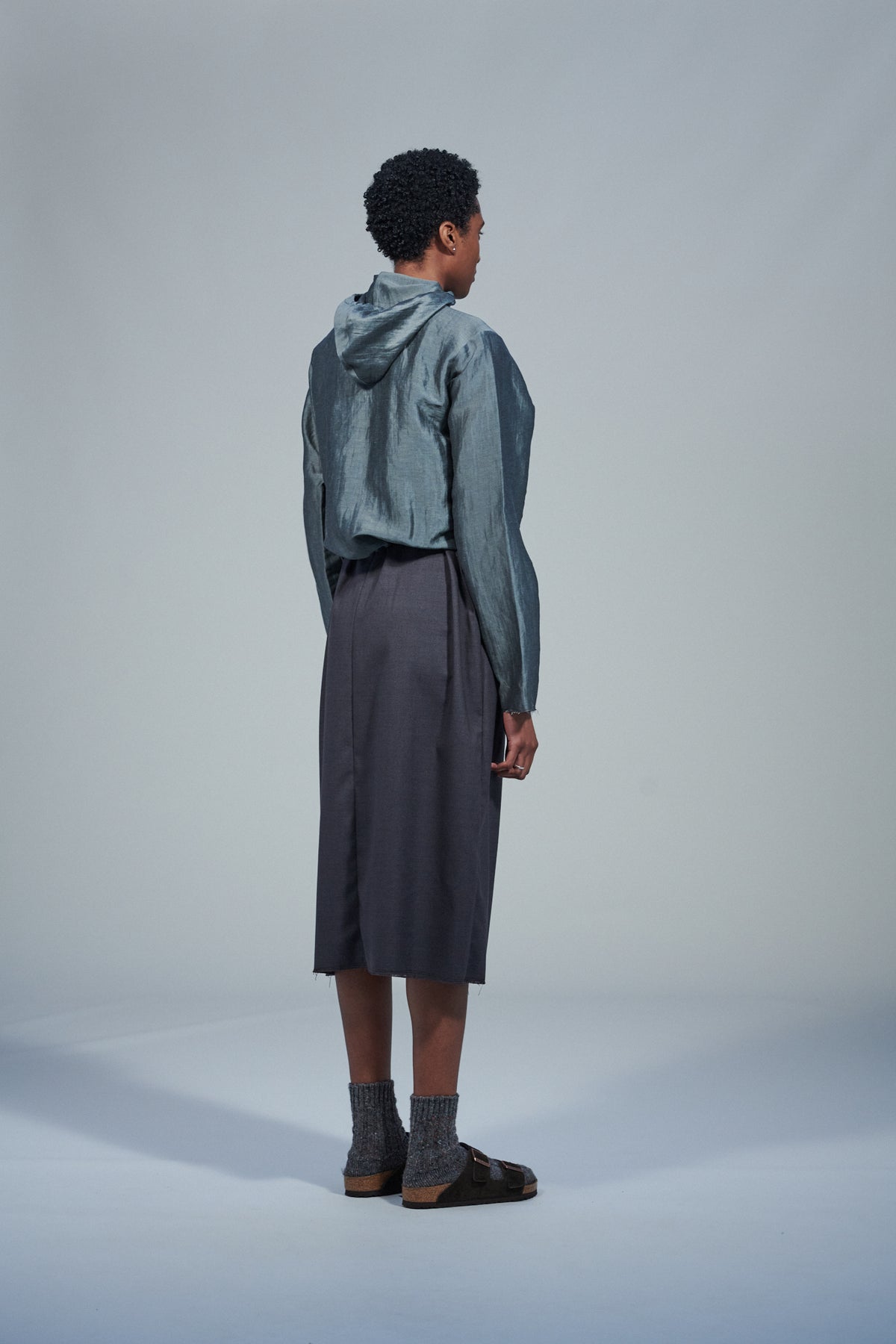CF.22.09.02.02 FITTED HOODED JACKET silk/linen grey