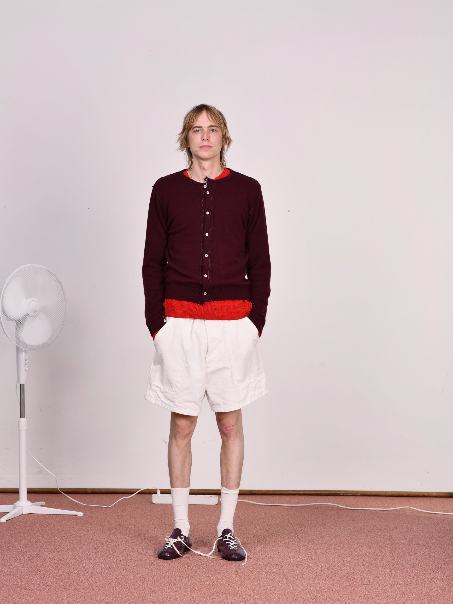 CF.23.03.03.01 ROUND-NECK CARDIGAN VEST cashmere jersey dark burgundy