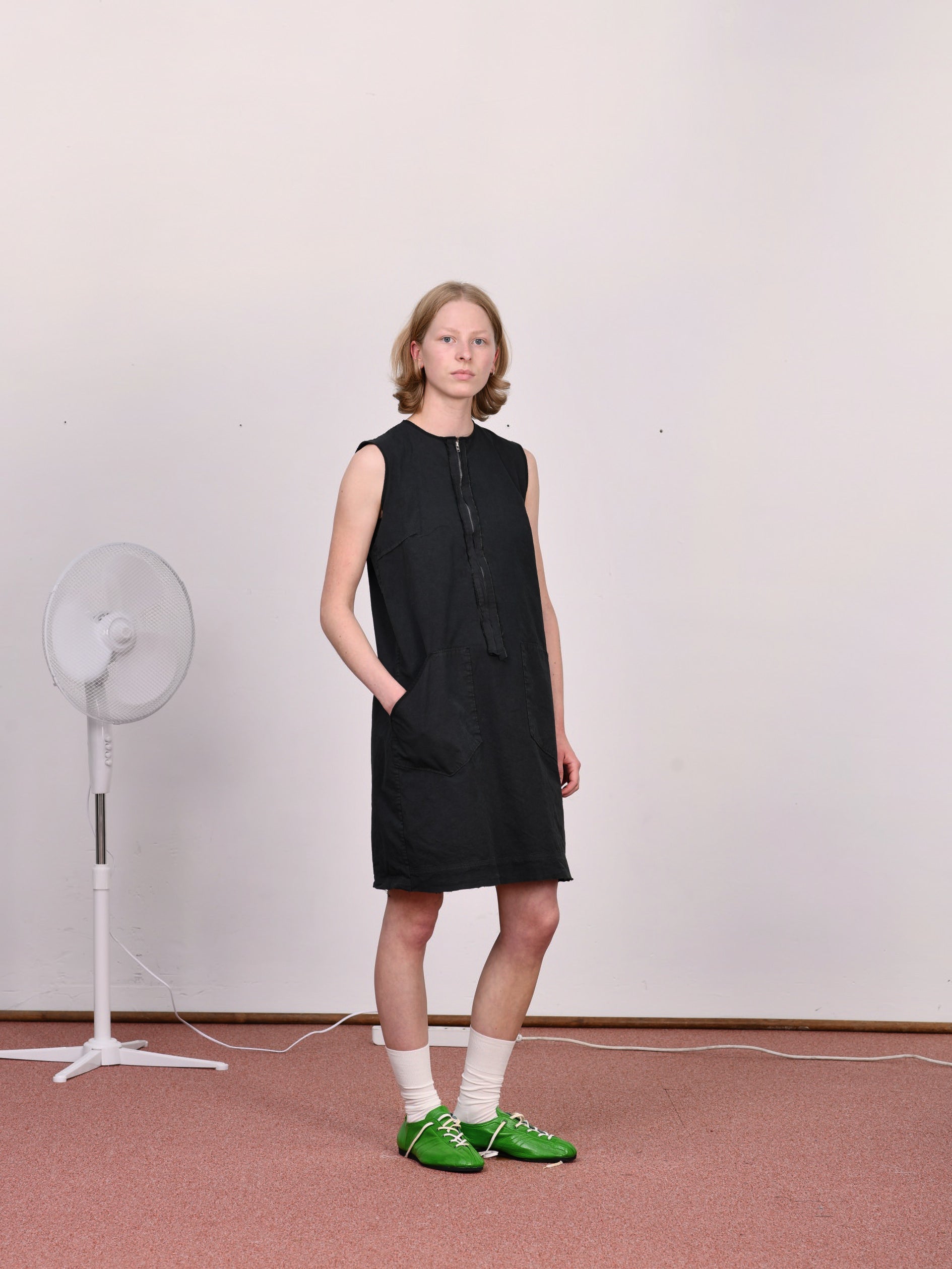 CF.23.08.02.01 FARMER DRESS light canvas dark green