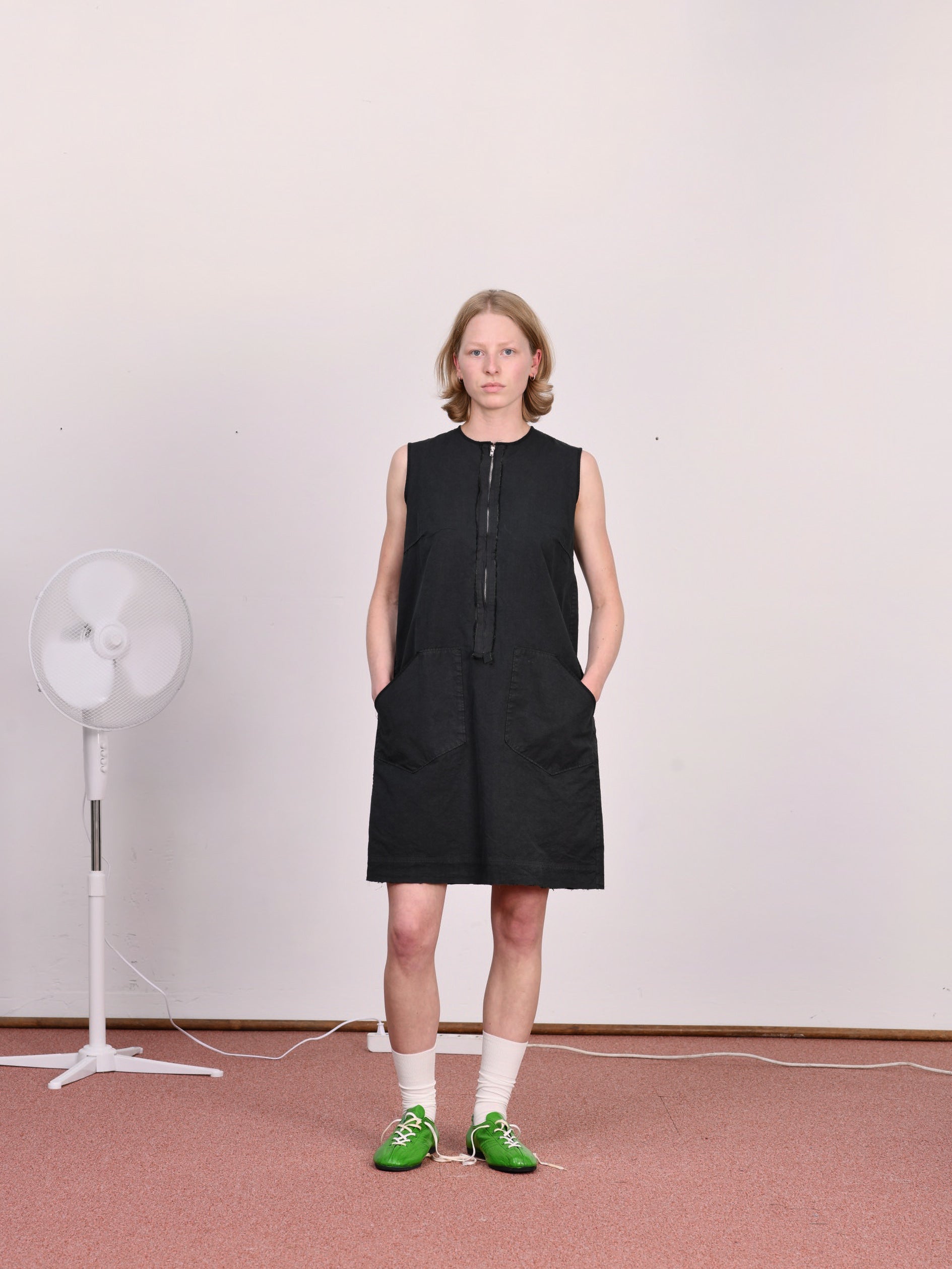 CF.23.08.02.01 FARMER DRESS light canvas dark green