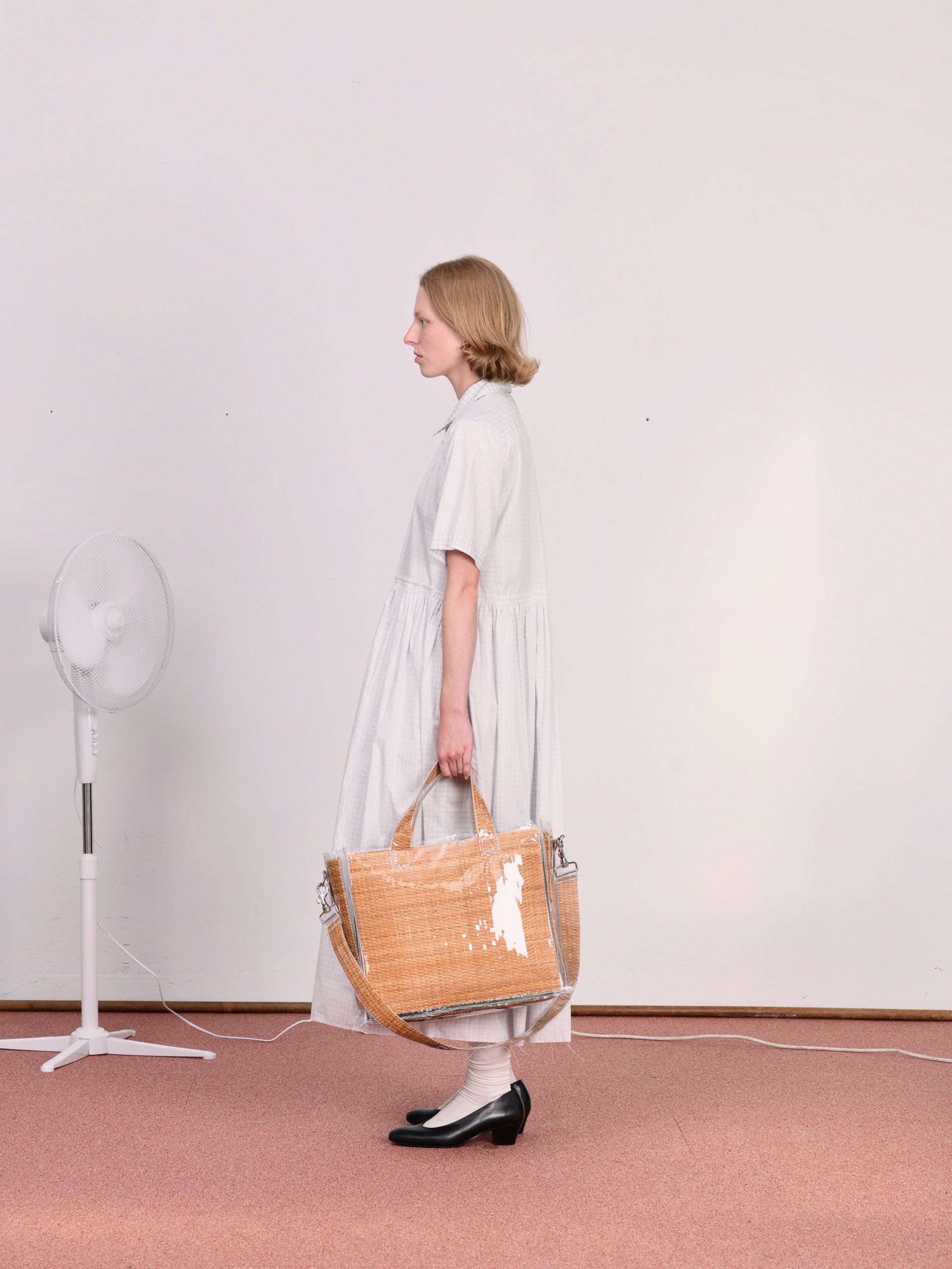 CF.23.17.11 RESEARCH SHOPPER straw + vinyl sand