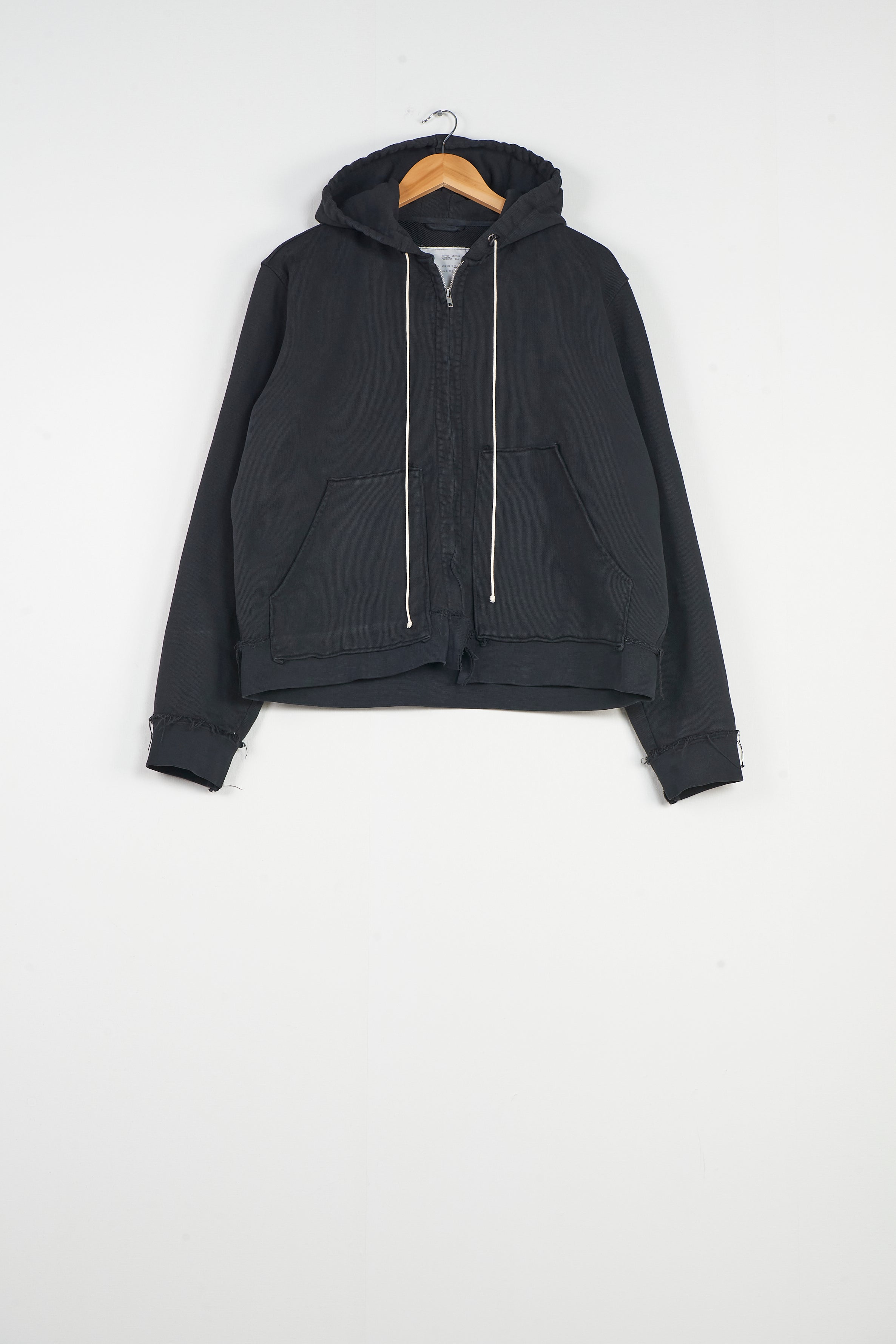 CF.20.02.01.01 FITTED ZIP HOODIE BLACK – Camiel Fortgens