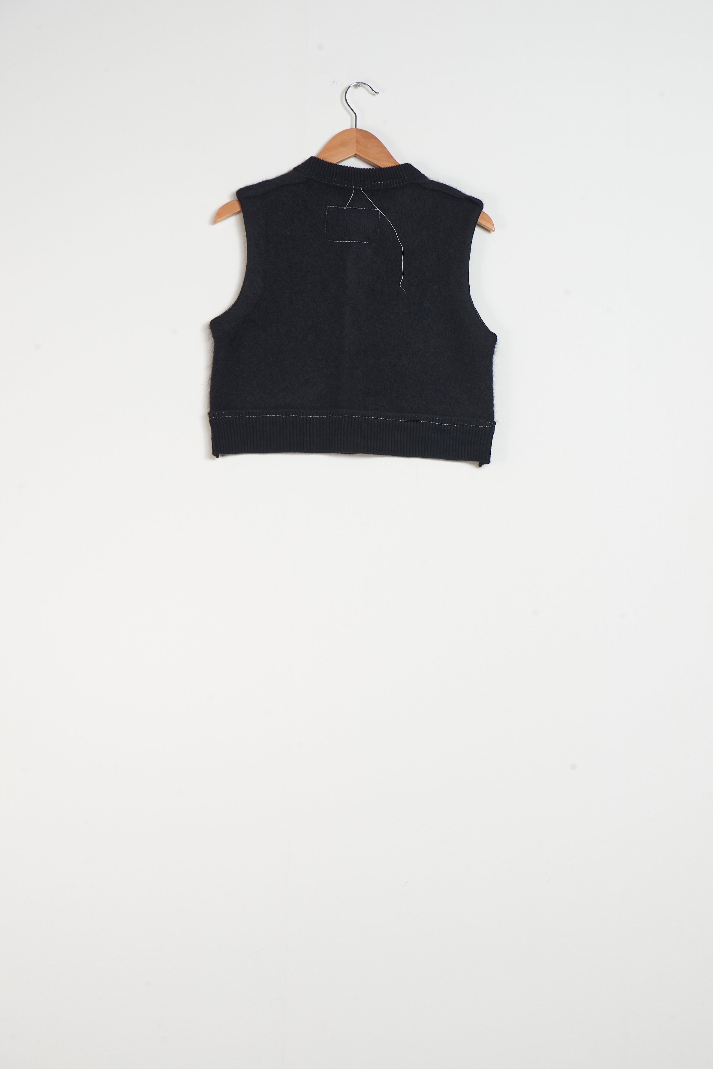 CF.20.03.05.01 HAIRY CROPPED VEST black