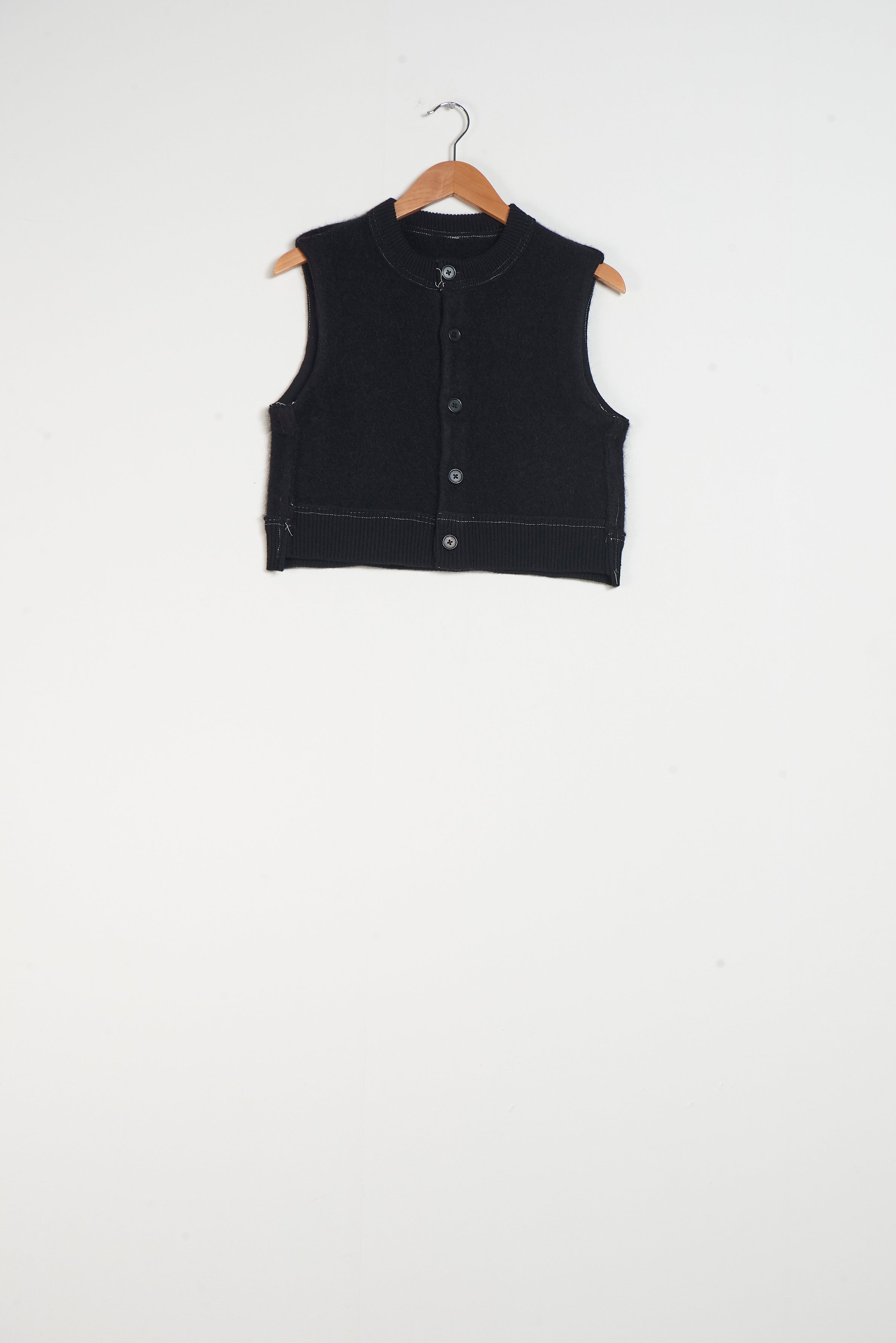 CF.20.03.05.01 HAIRY CROPPED VEST BLACK – Camiel Fortgens