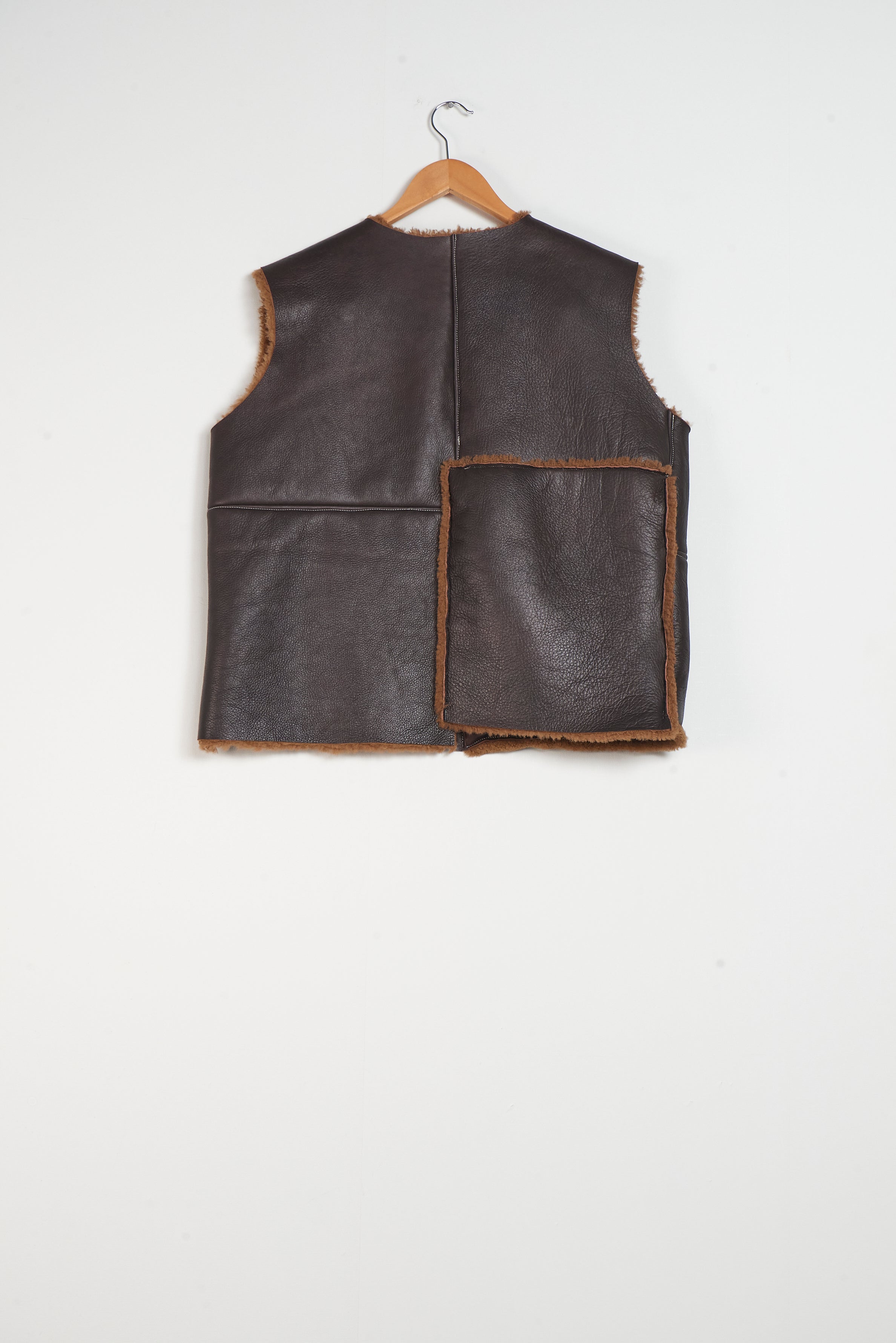 CF.20.05.04.01 SHEEP VEST brown
