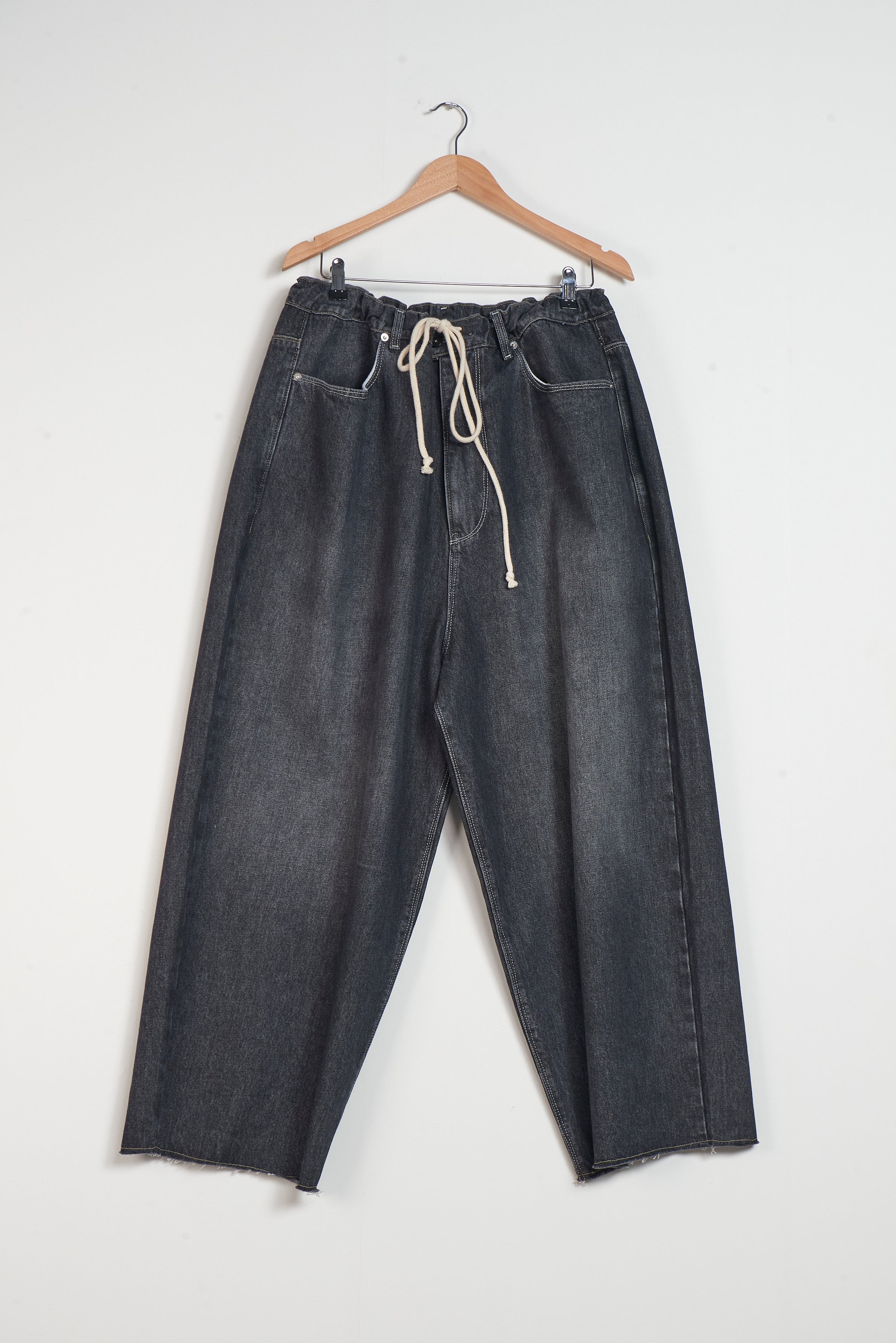 CF.20.06.04.01 BIG JEANS black