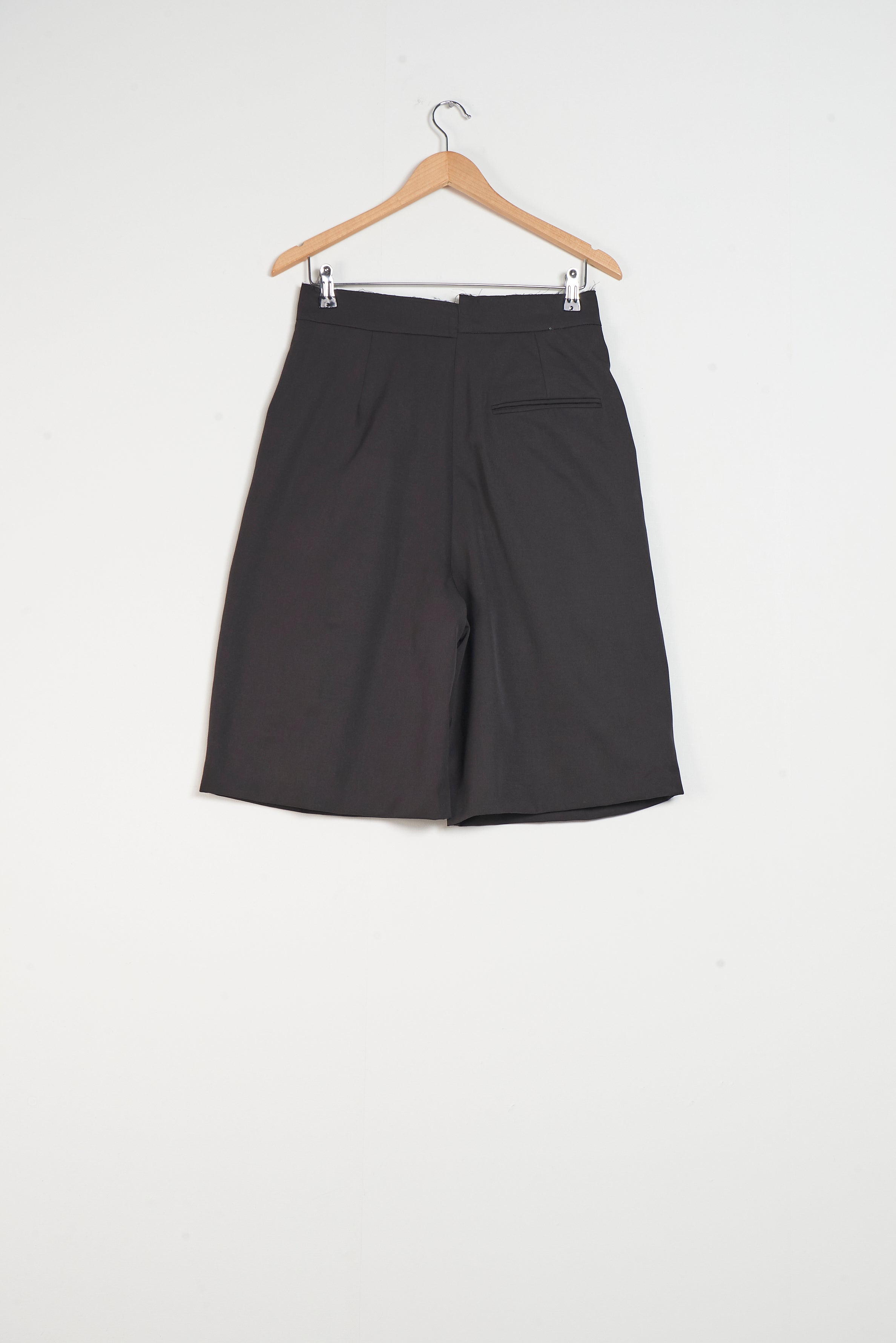 CF.20.06.11.02 SLIM SUIT SHORTS faded black