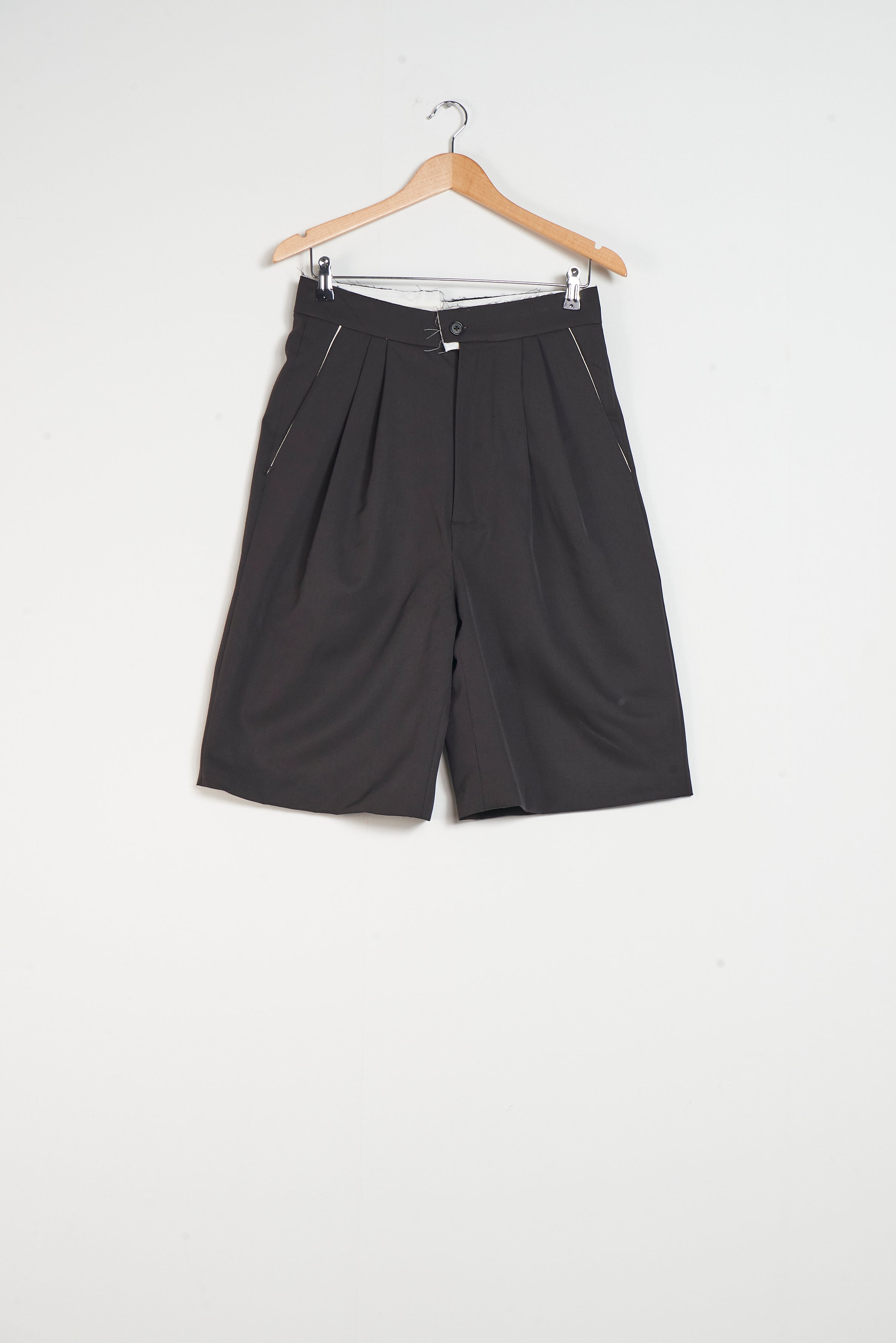CF.20.06.11.02 SLIM SUIT SHORTS faded black