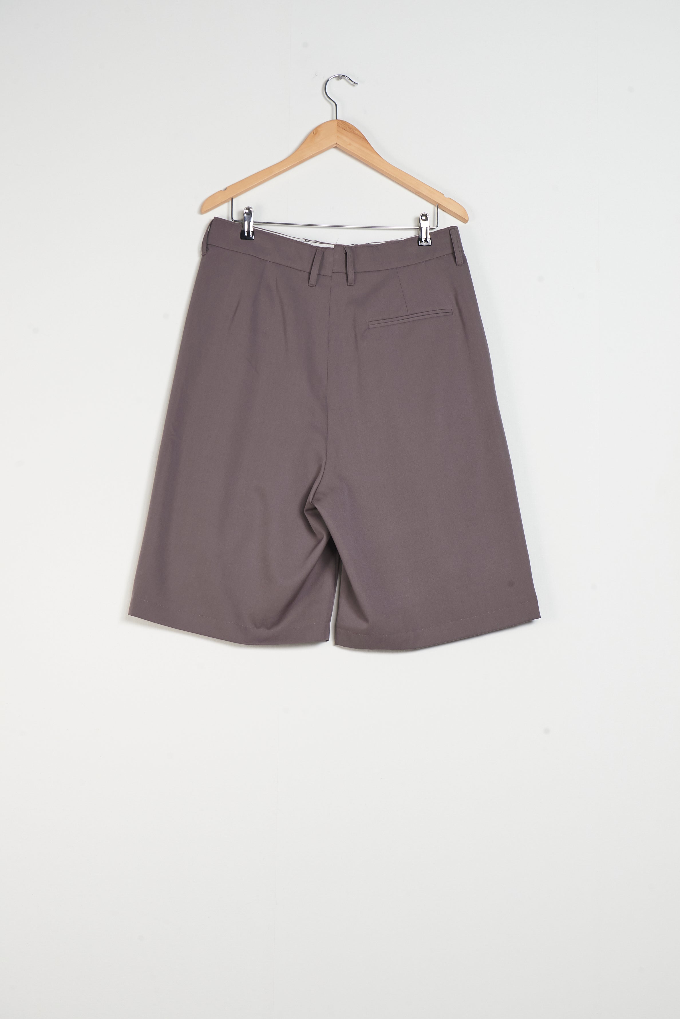 CF.20.06.11.02 SLIM SUIT SHORTS taupe