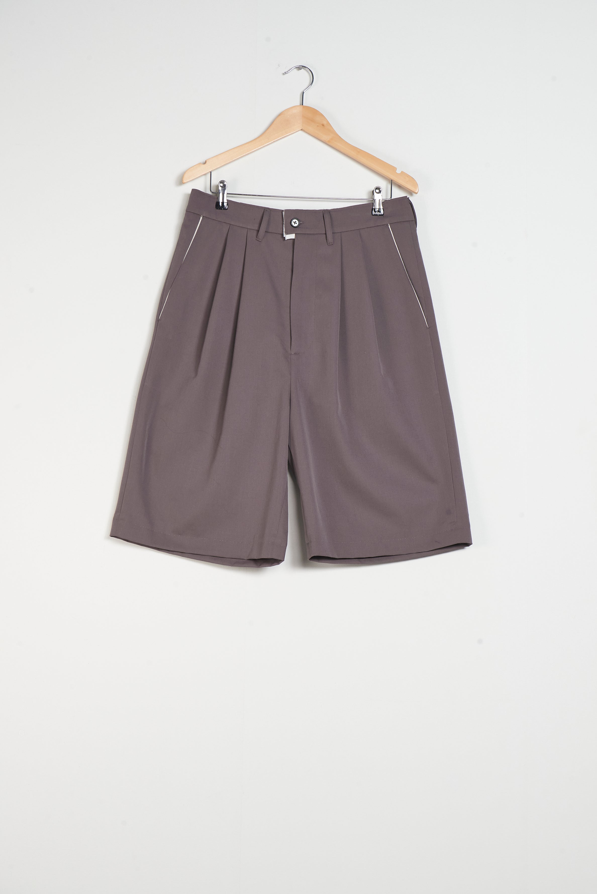 CF.20.06.11.02 SLIM SUIT SHORTS taupe