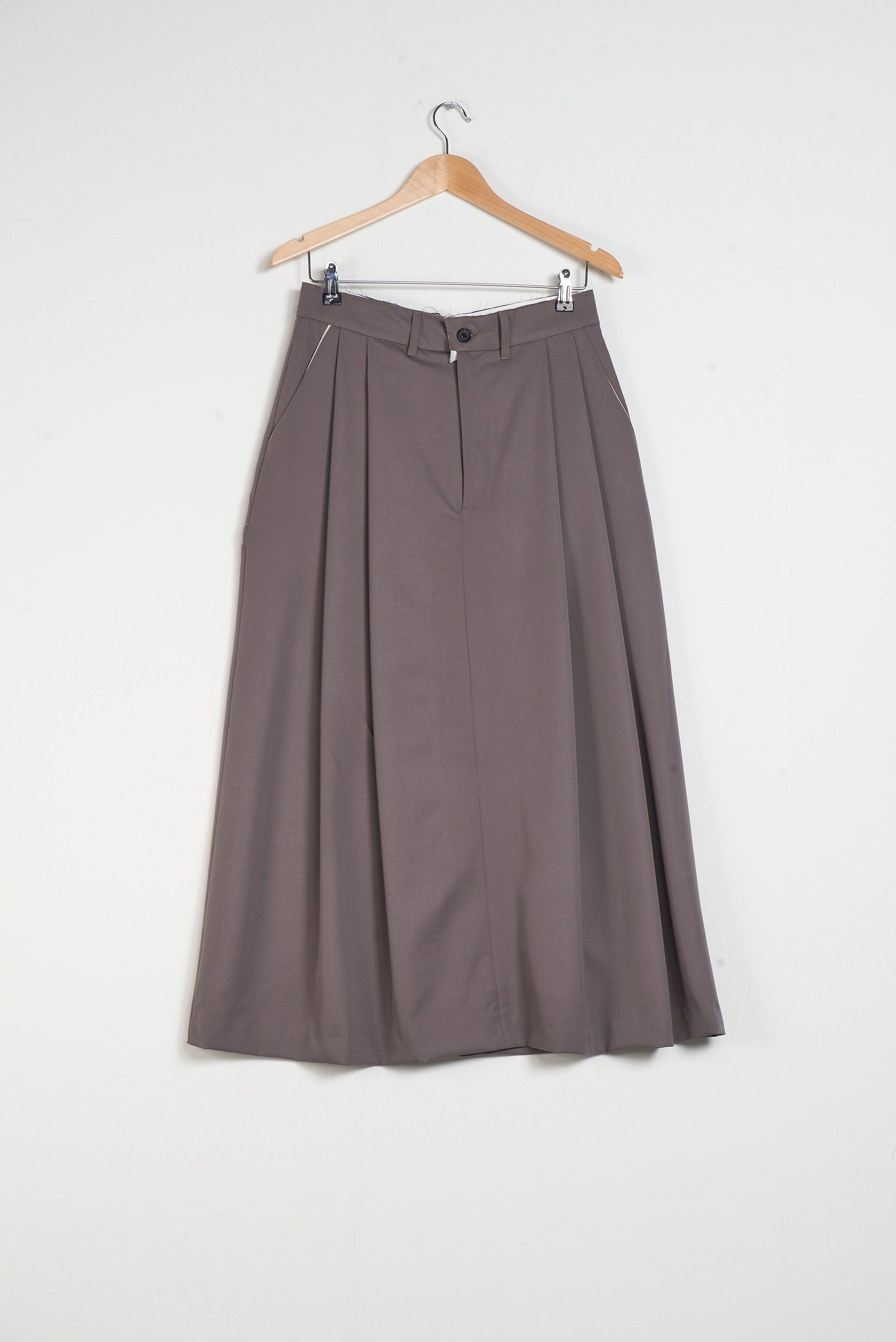 CF.20.07.03.01 SUIT PANTS SKIRT taupe