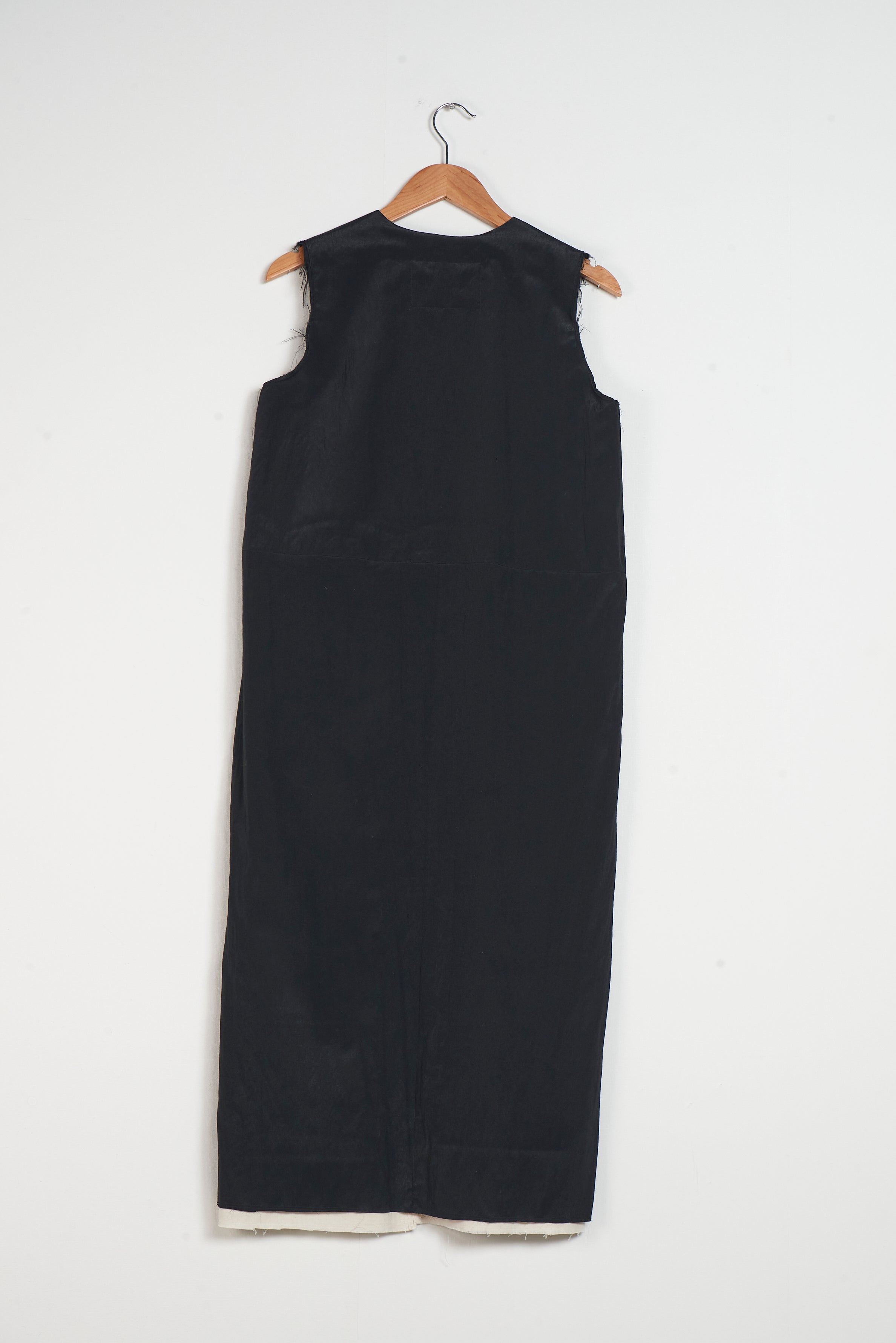 CF.20.08.03.02 V-NECK DRESS black