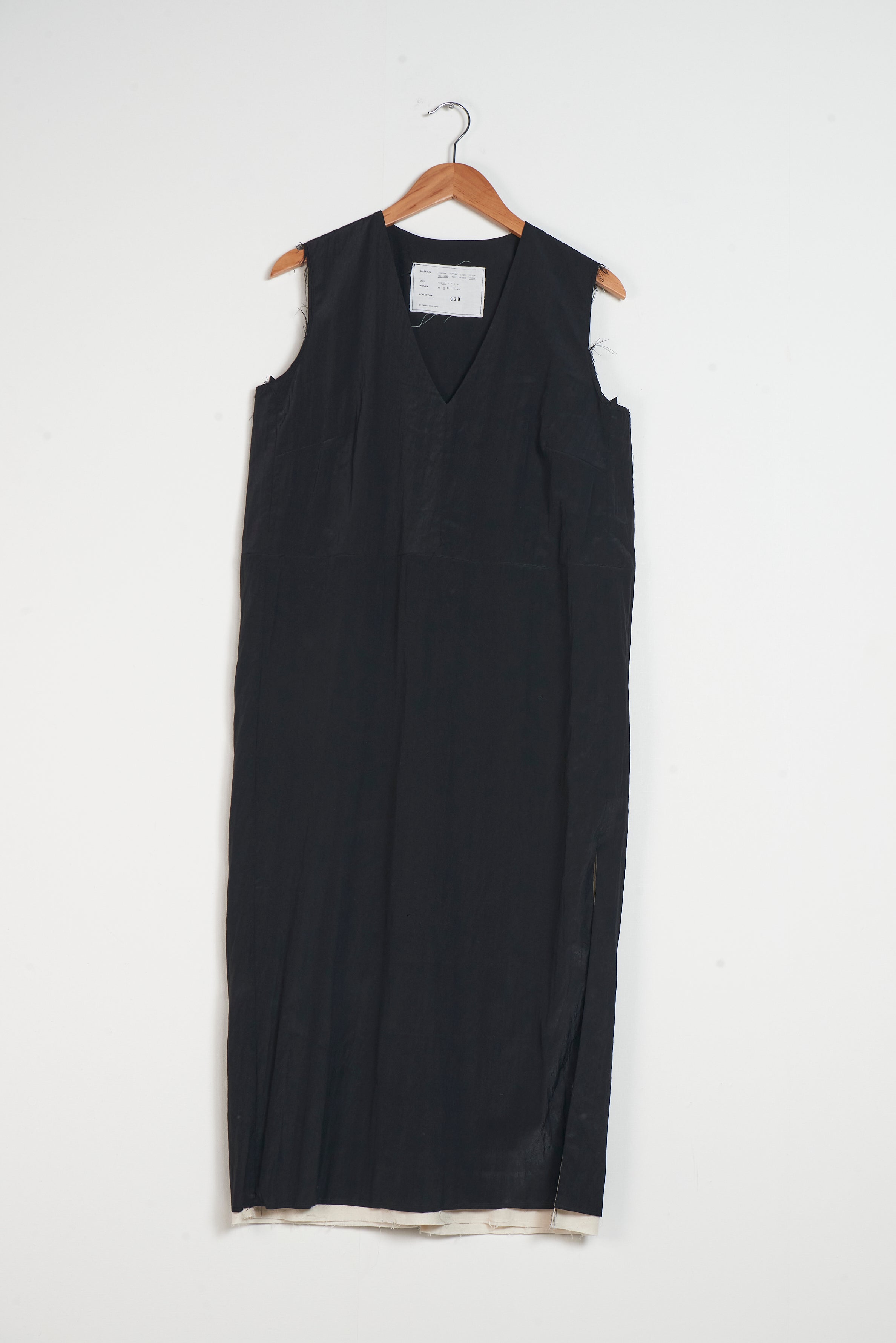 CF.20.08.03.02 V-NECK DRESS black