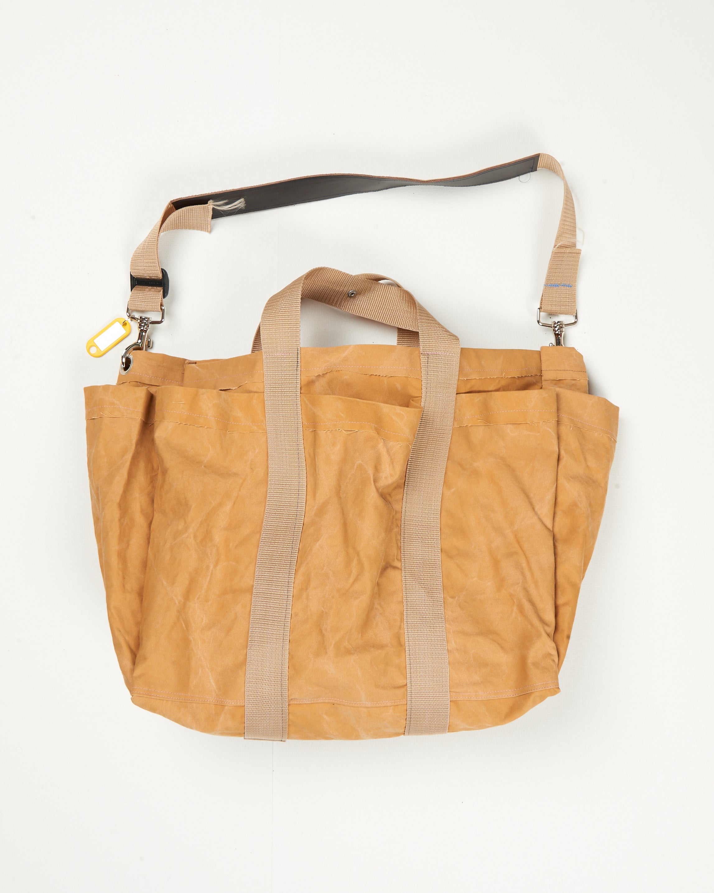 CF.21.11.04.02 WORKER SHOPPER washed sand