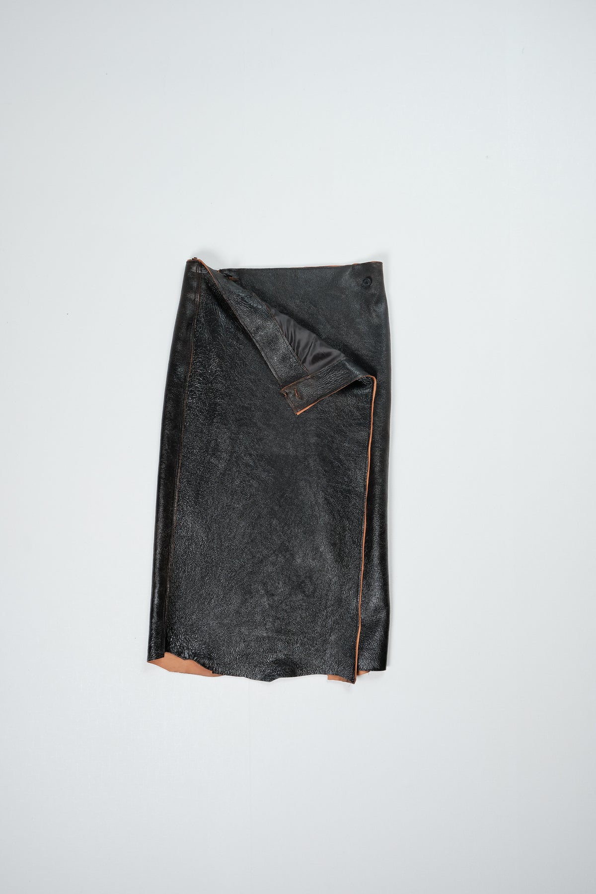CF.22.16.05.01 WRAP SKIRT crack leather black