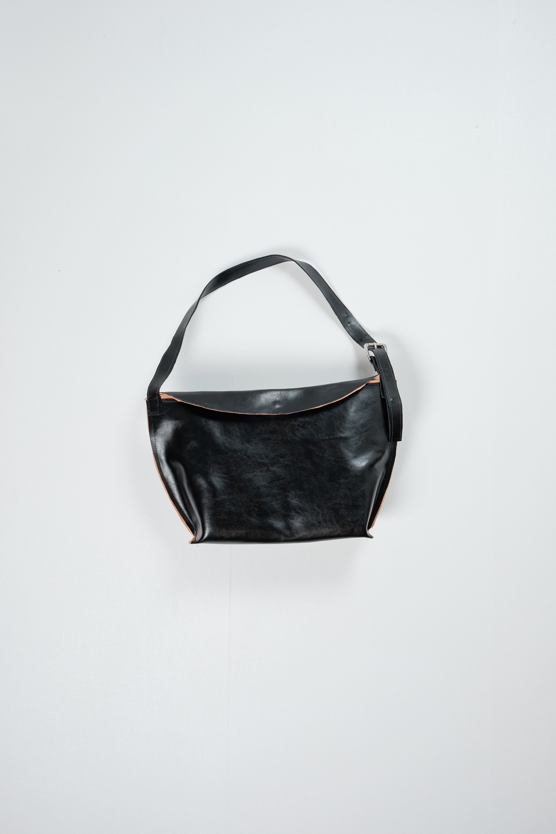 CF.22.14.02.01 PUFF BAG MEDIUM leather black