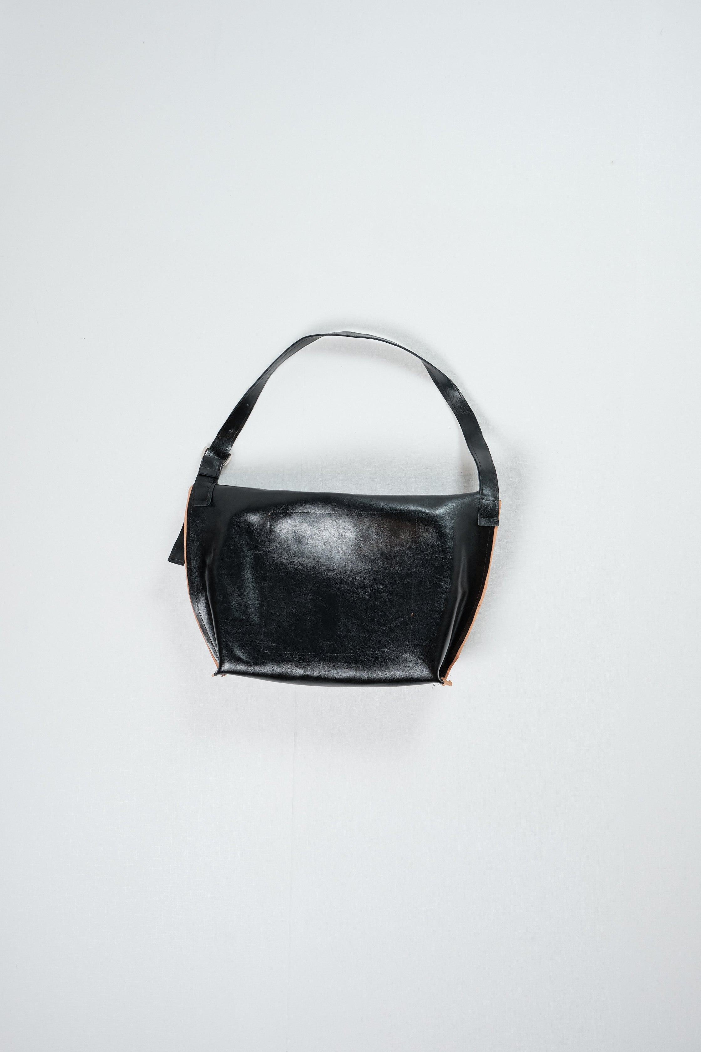 CF.22.14.02.01 PUFF BAG MEDIUM leather black