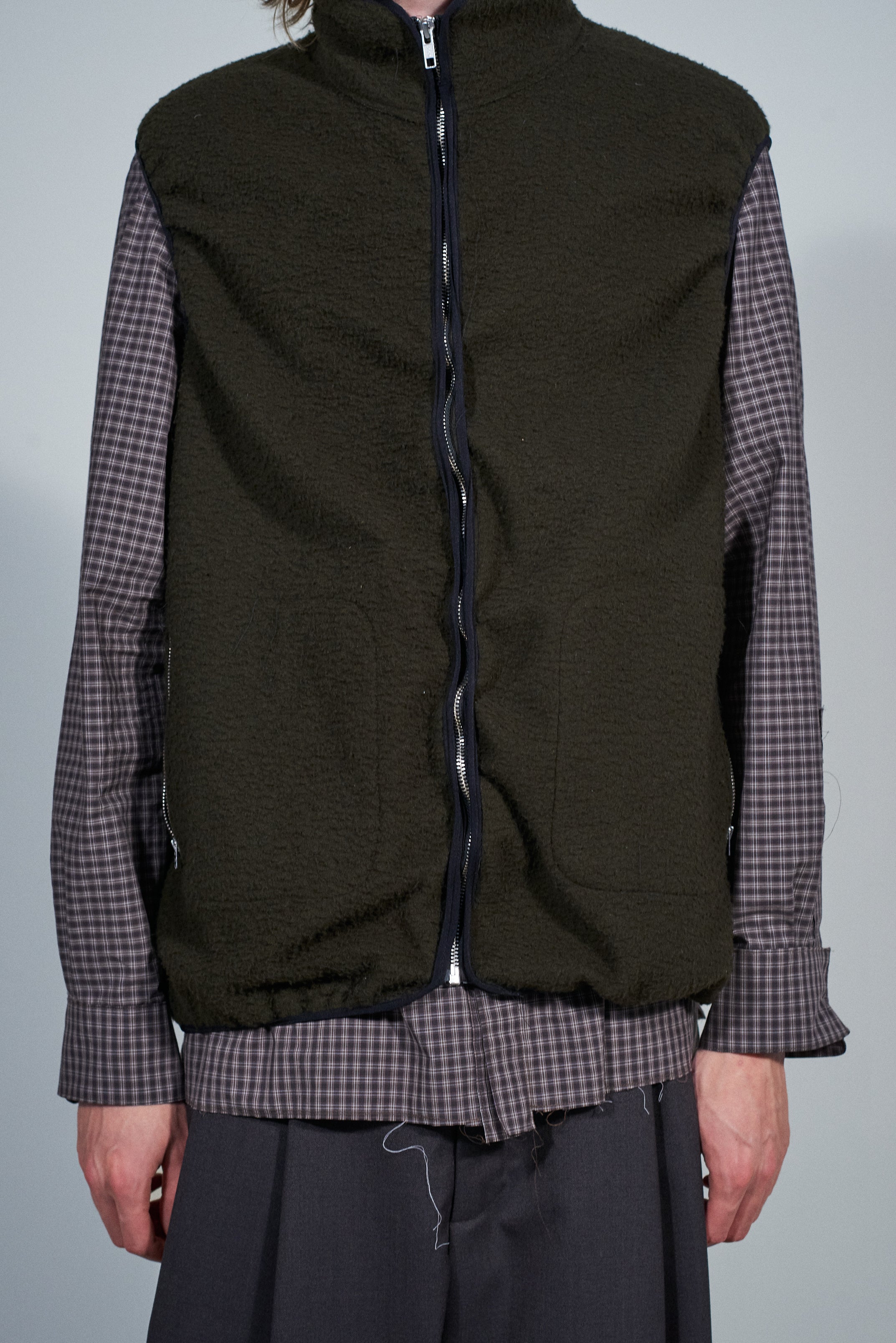 CF.22.05.04.02 FLEECE VEST pilled wool fleece green