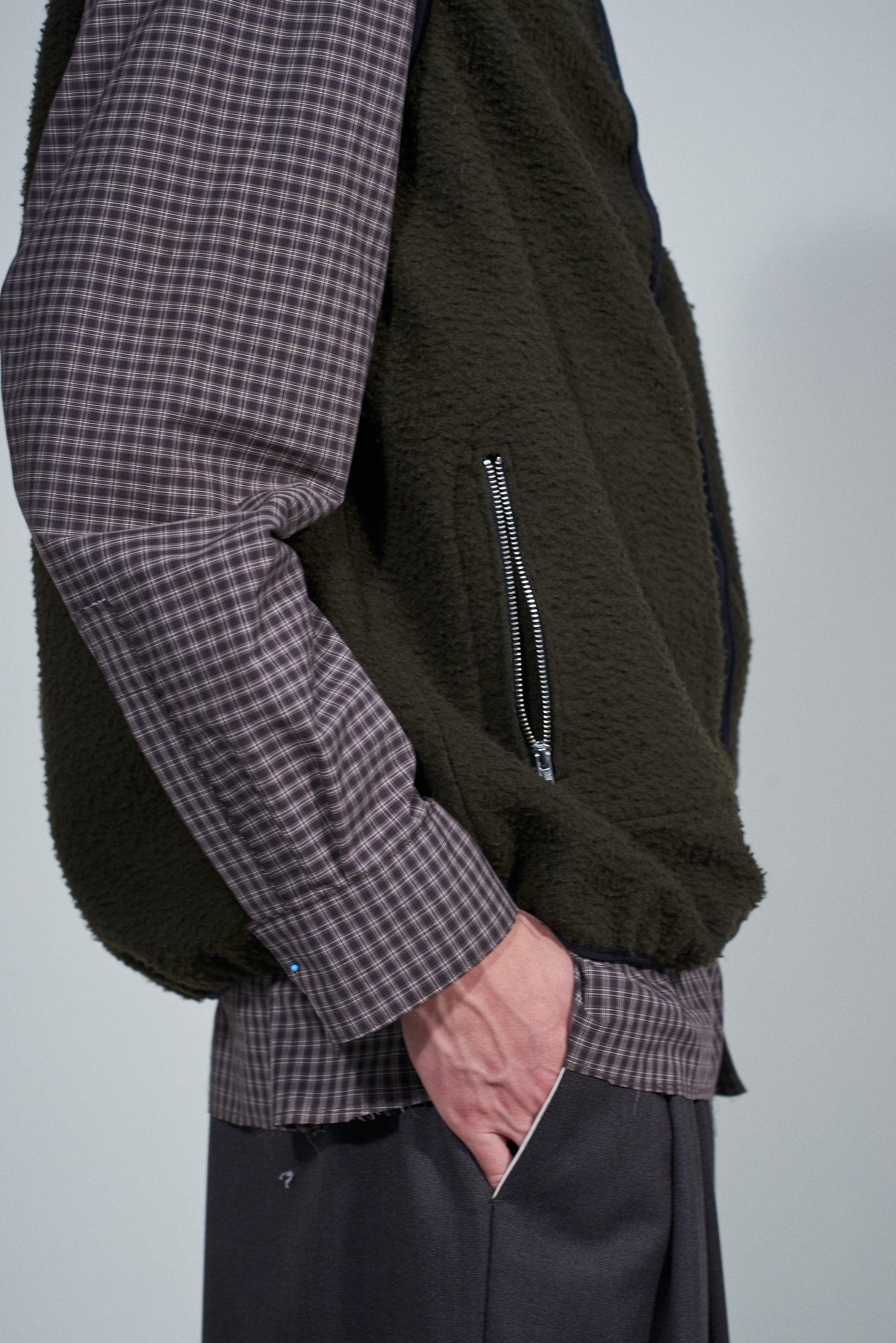 CF.22.05.04.02 FLEECE VEST pilled wool fleece green