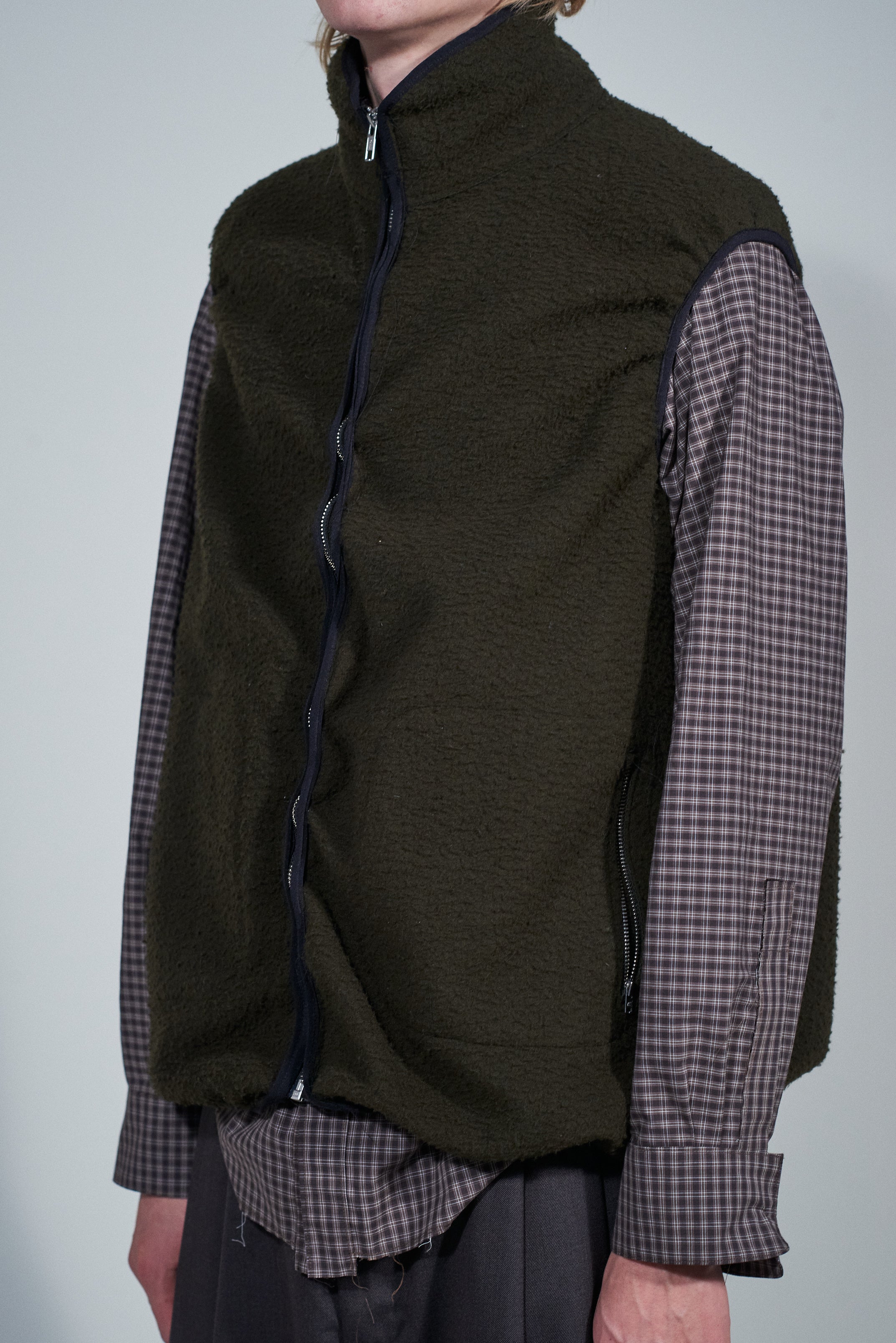 CF.22.05.04.02 FLEECE VEST pilled wool fleece green