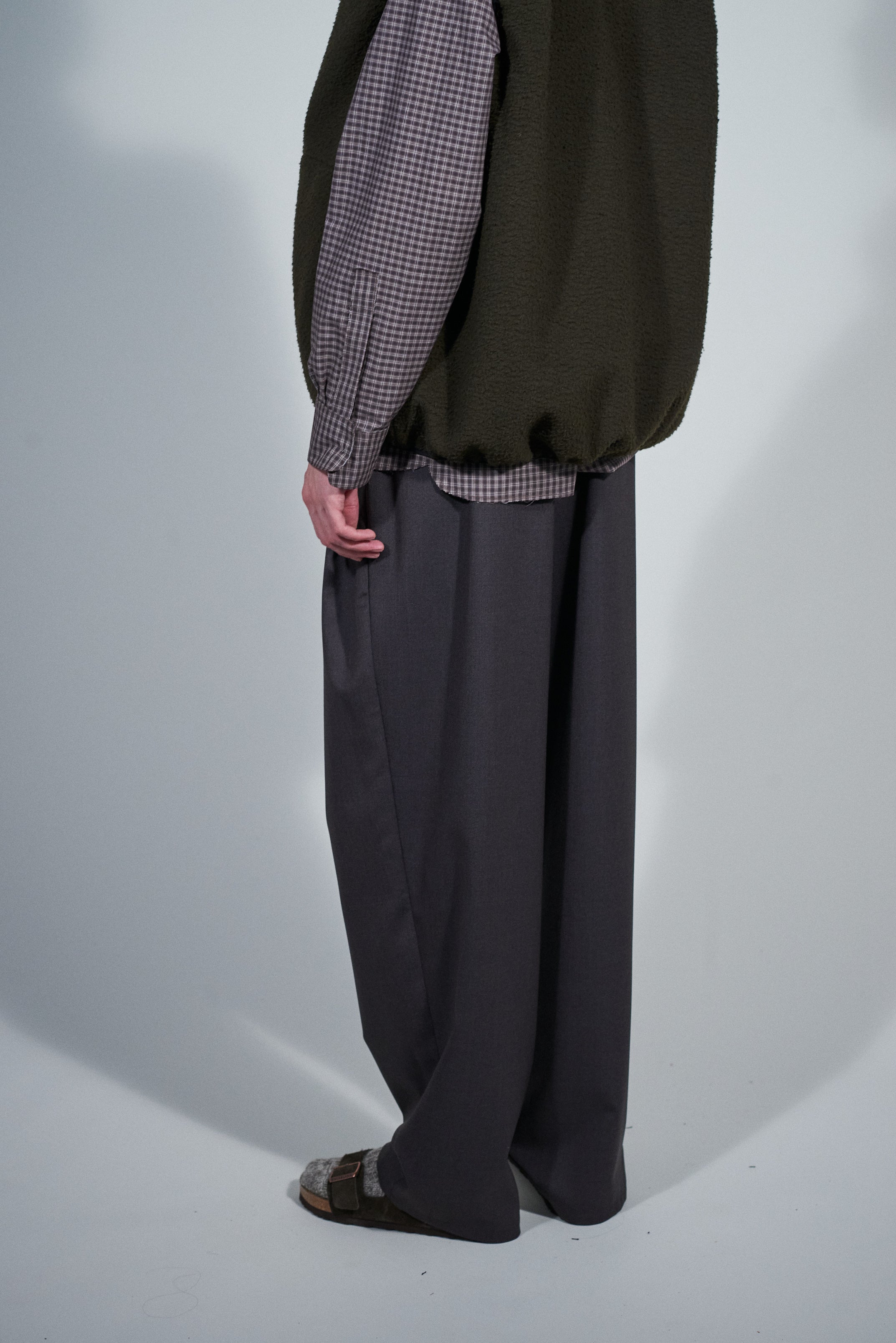 CF.22.05.04.02 FLEECE VEST pilled wool fleece green