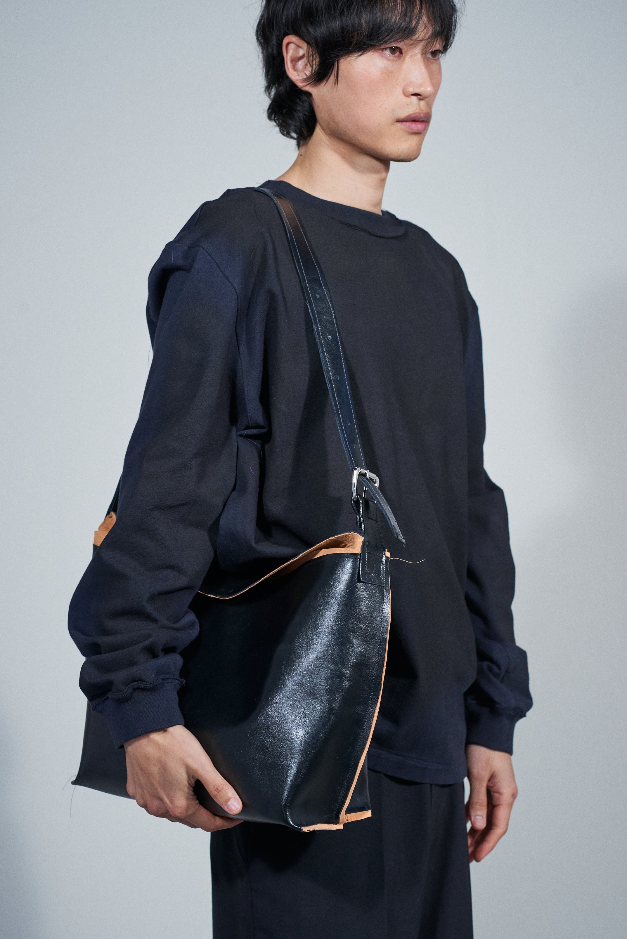 CF.22.14.02.01 PUFF BAG MEDIUM leather black