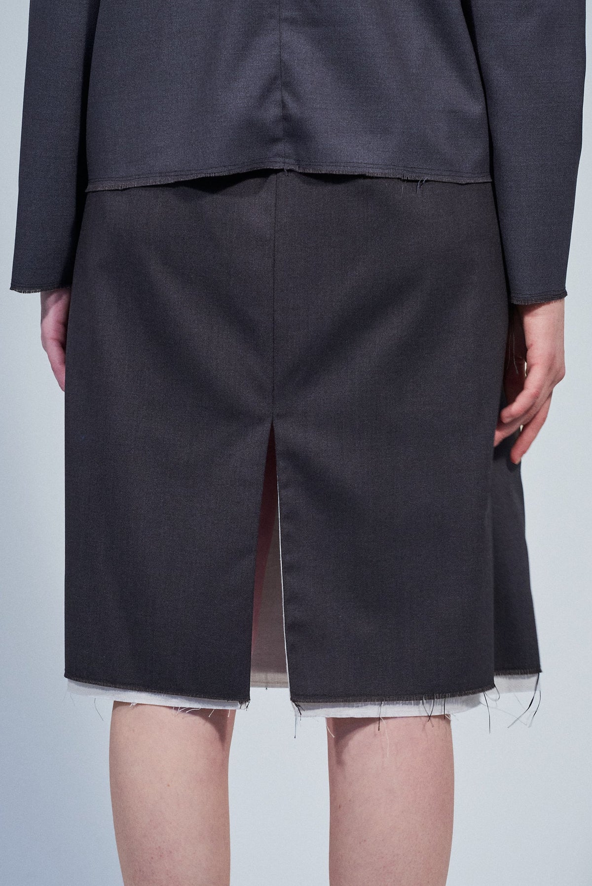 CF.22.07.01.01 GRANDMA SKIRT plain weave wool mud brown