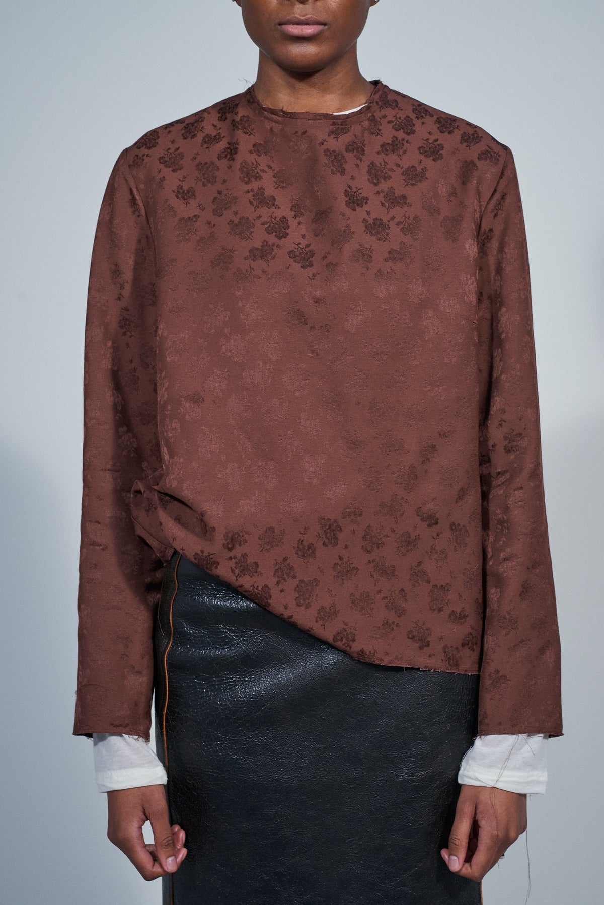 CF.22.05.02.03 NORMAL TOP LS viscose jacquard brown flower