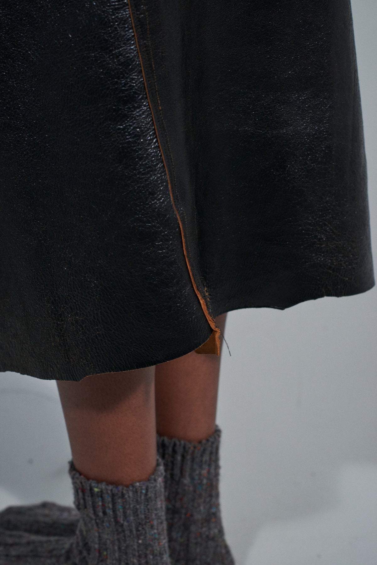 CF.22.16.05.01 WRAP SKIRT crack leather black