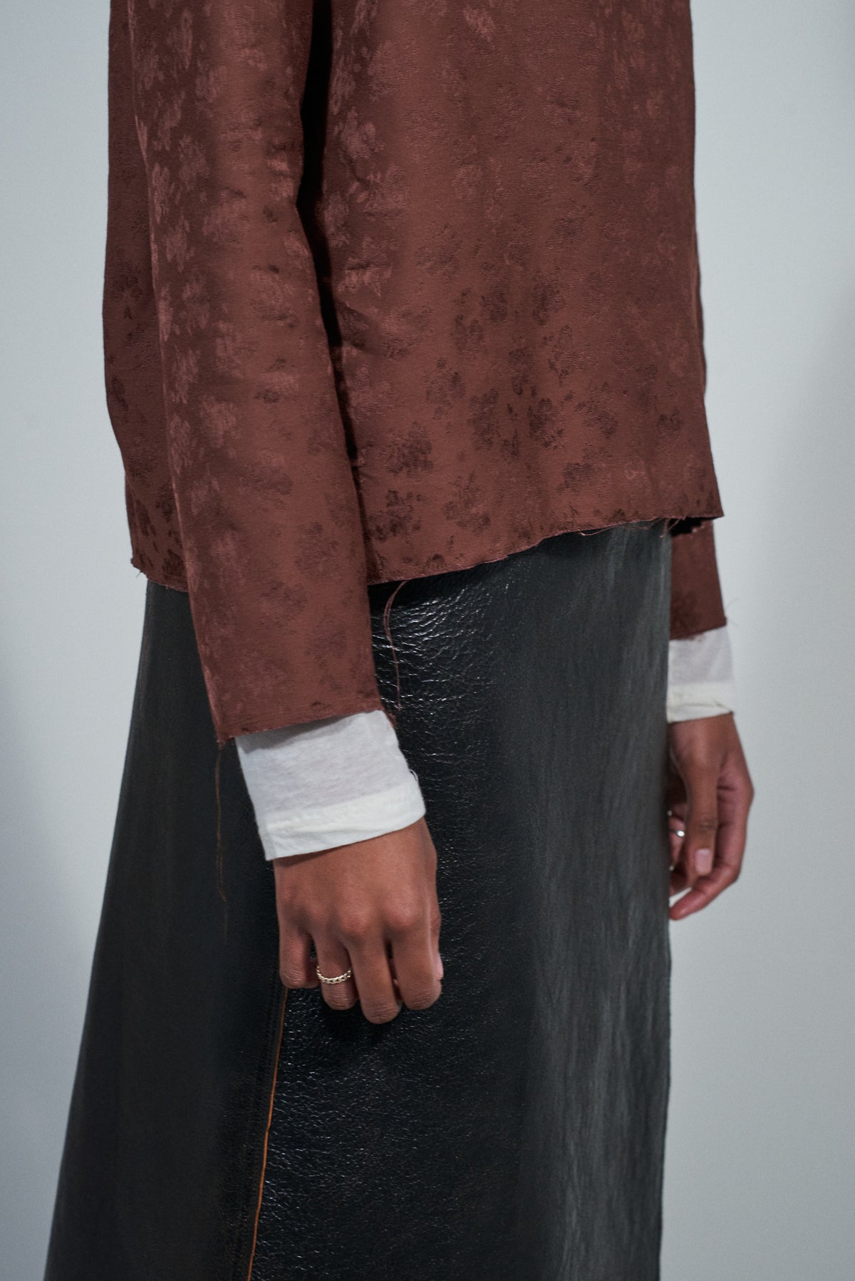 CF.22.05.02.03 NORMAL TOP LS viscose jacquard brown flower