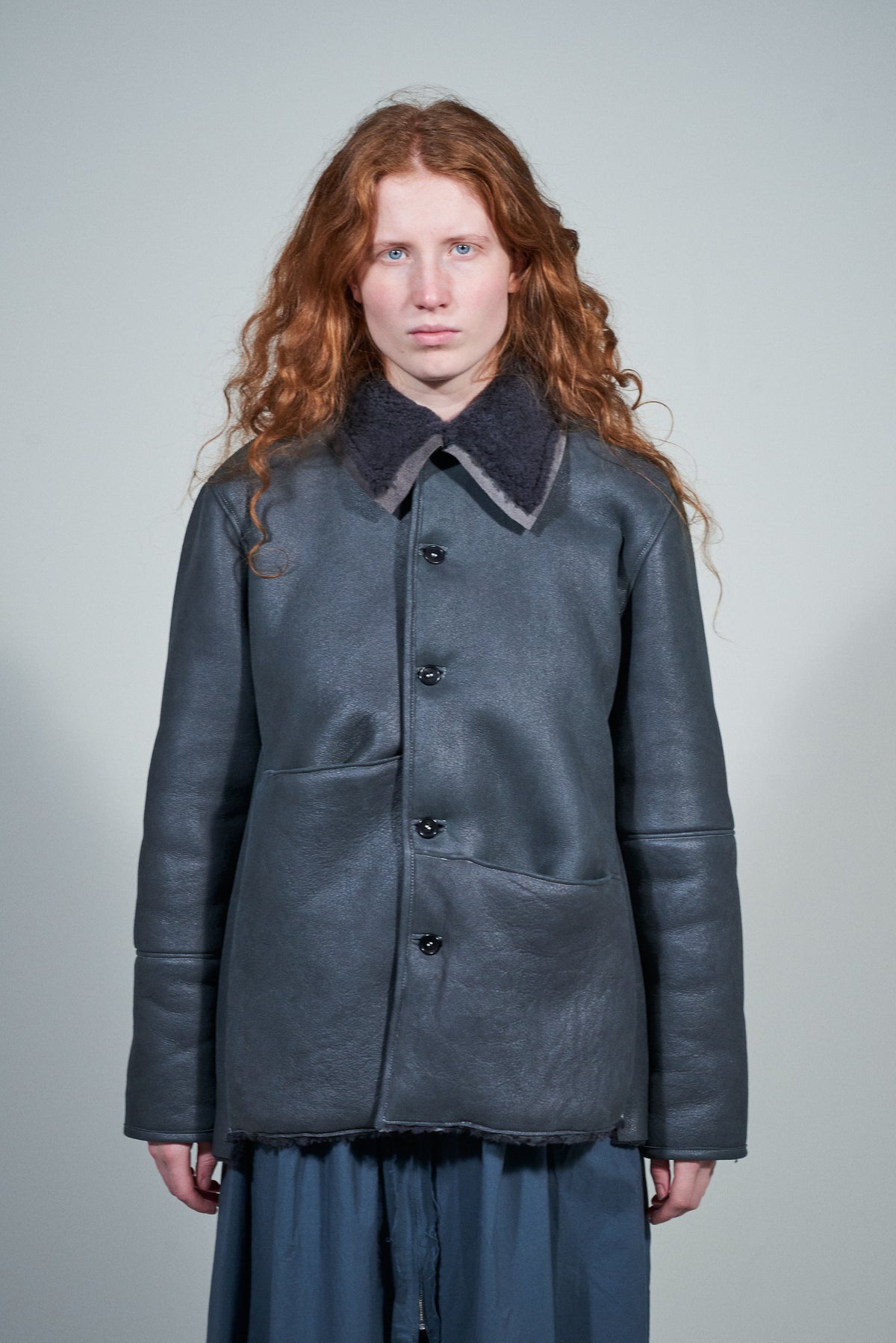 CF.22.16.04.01 SHEARLING COAT shearling grey