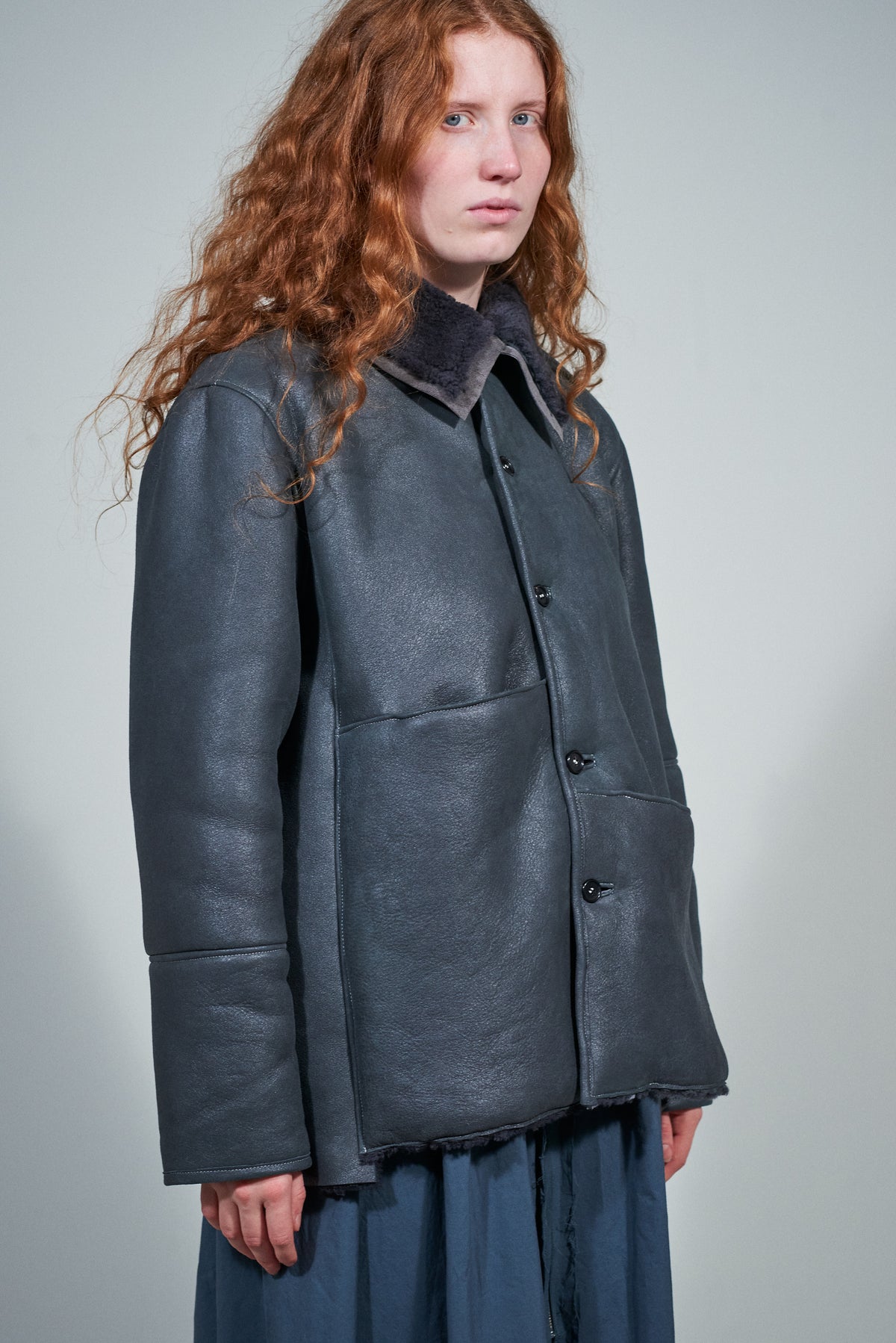 CF.22.16.04.01 SHEARLING COAT shearling grey