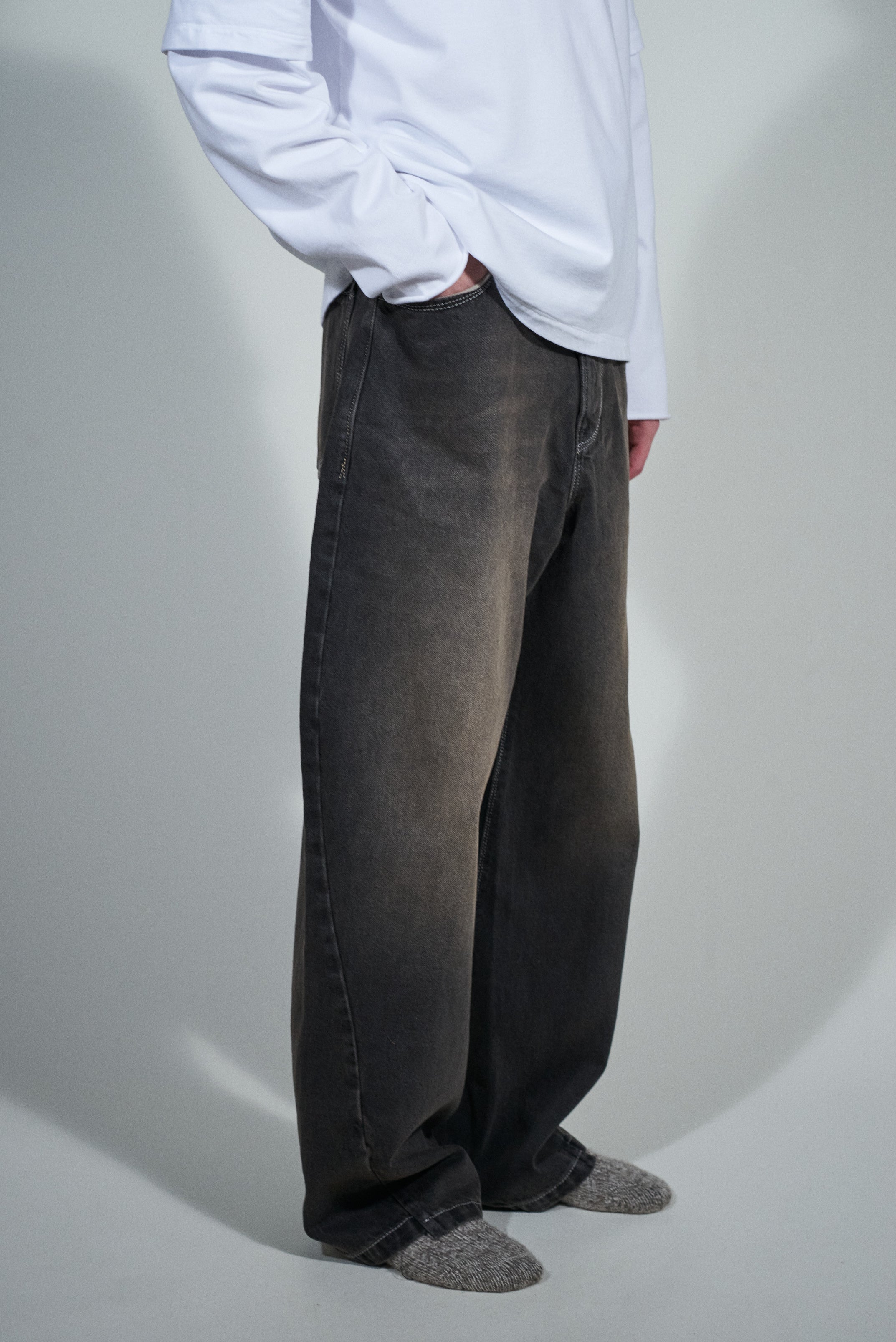 CF.22.15.01.01 WOBBLY JEANS denim faded brown